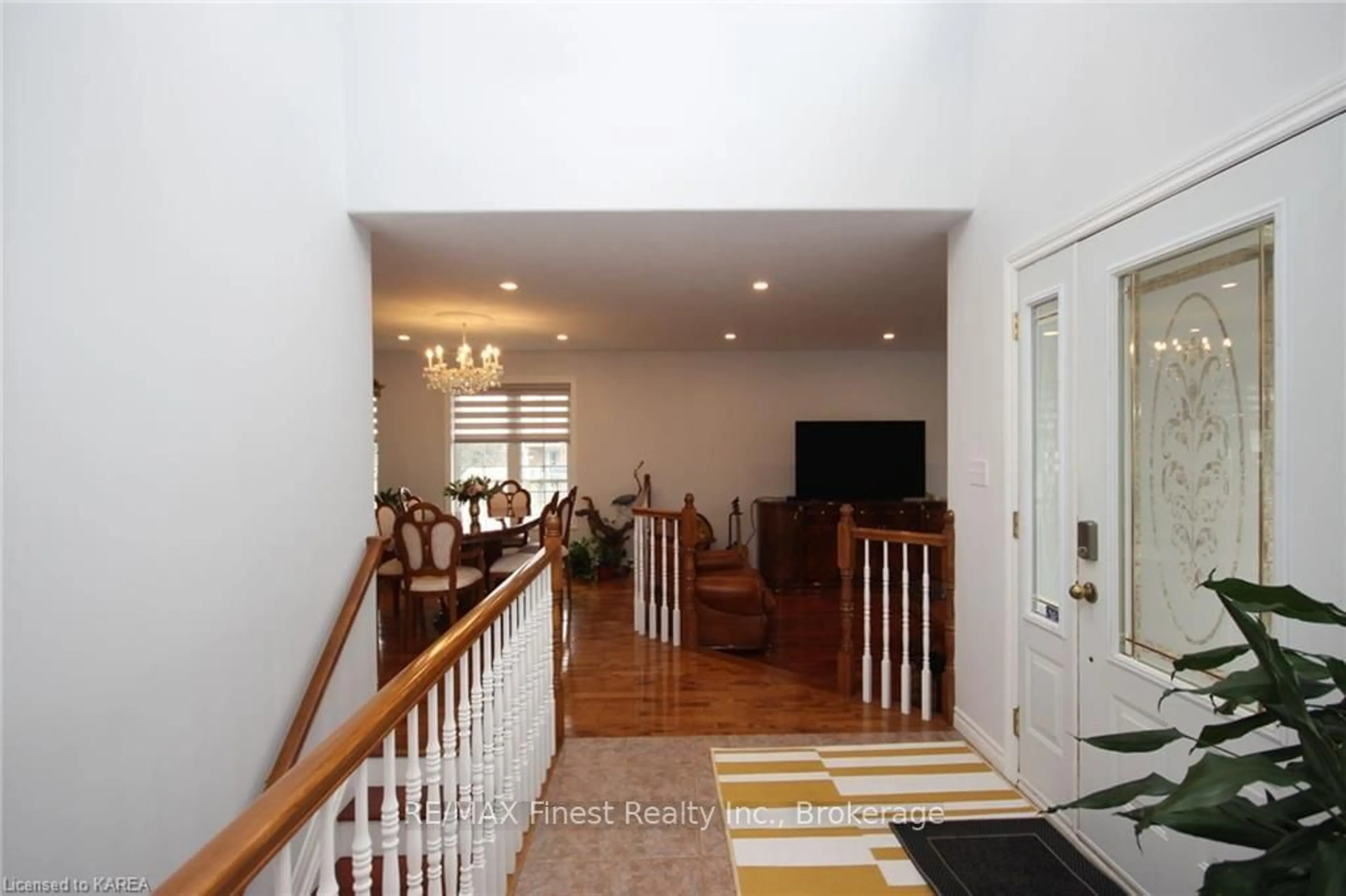 Indoor foyer, wood floors for 590 MOHINI Pl, Kingston Ontario K7M 8X1