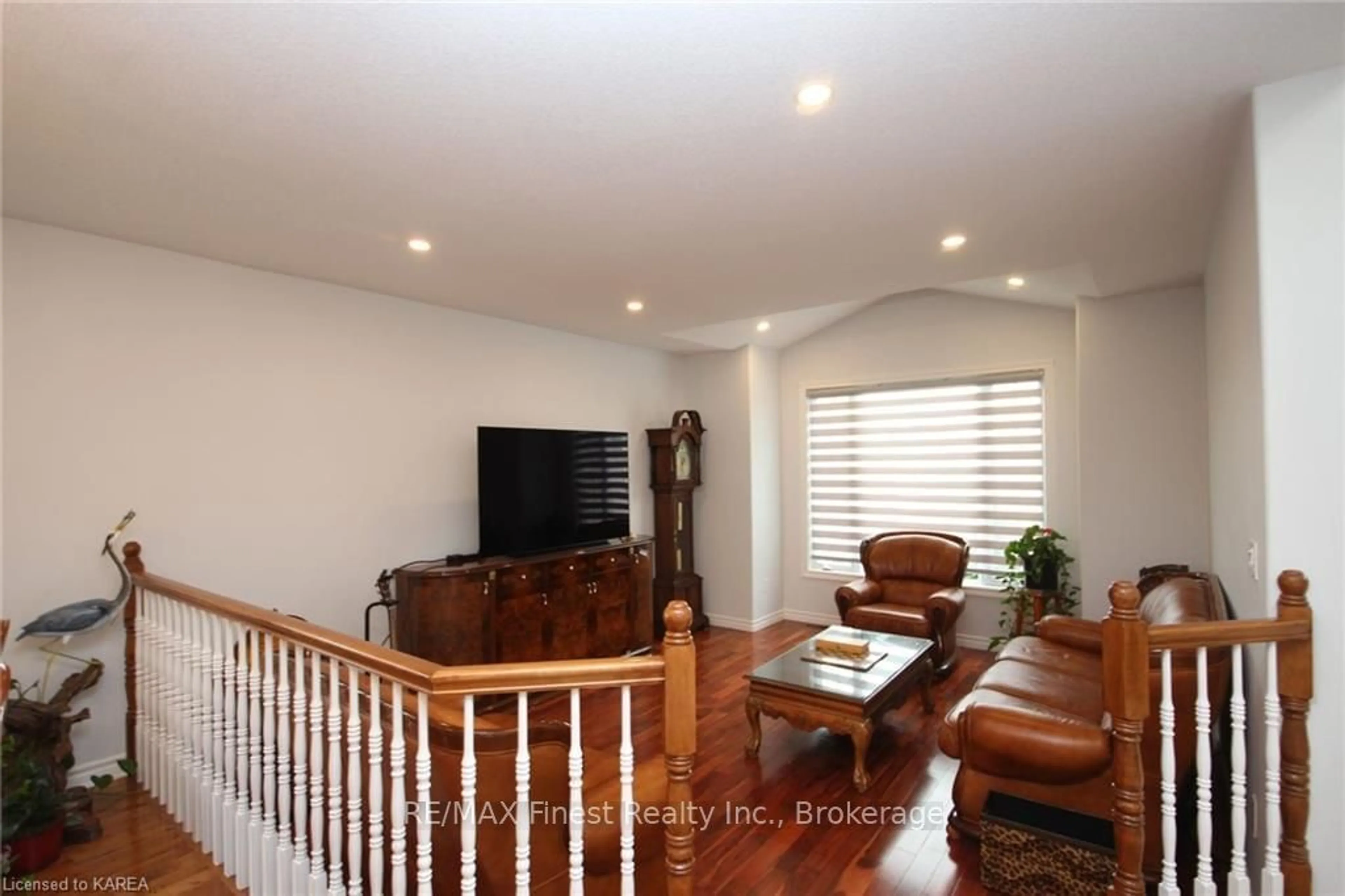 Living room, wood floors for 590 MOHINI Pl, Kingston Ontario K7M 8X1