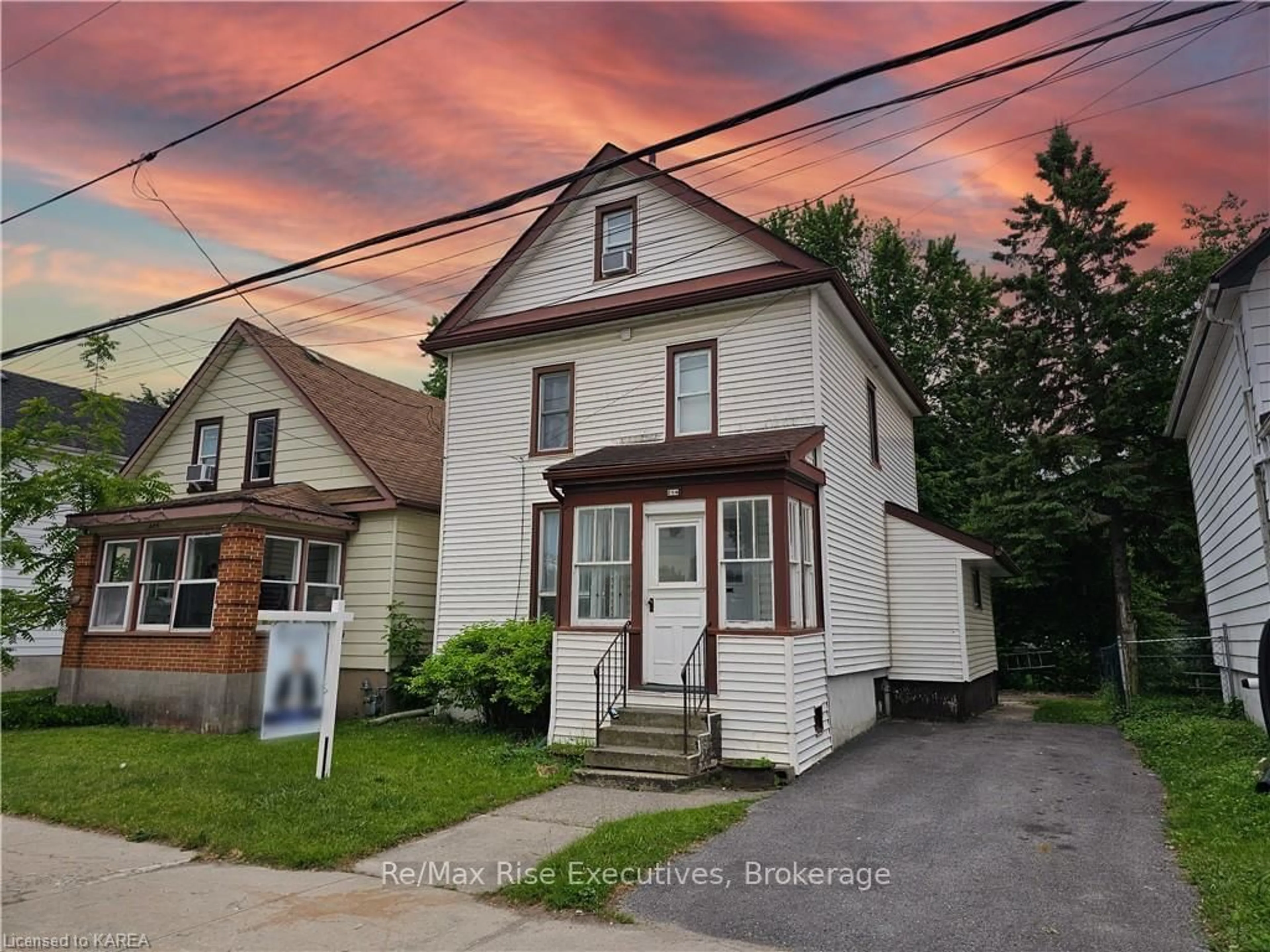 Frontside or backside of a home, the street view for 286 YORK St, Kingston Ontario K7K 1R6