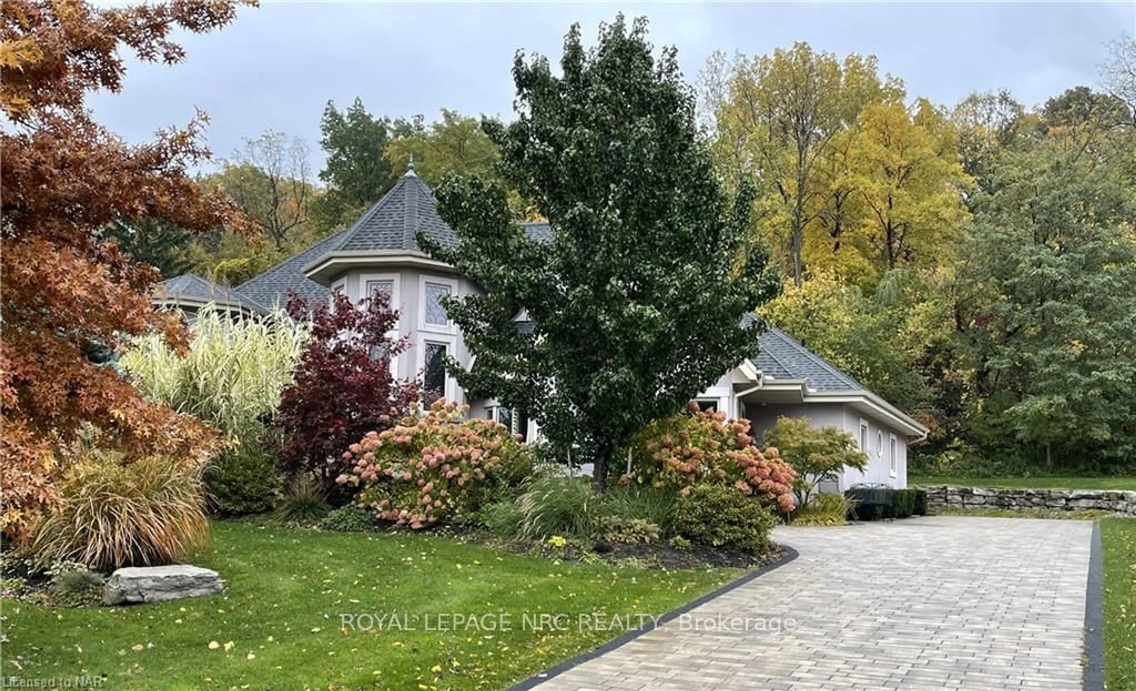 Frontside or backside of a home, cottage for 8 DAVID LOWREY Crt, Niagara-on-the-Lake Ontario L0S 1J1