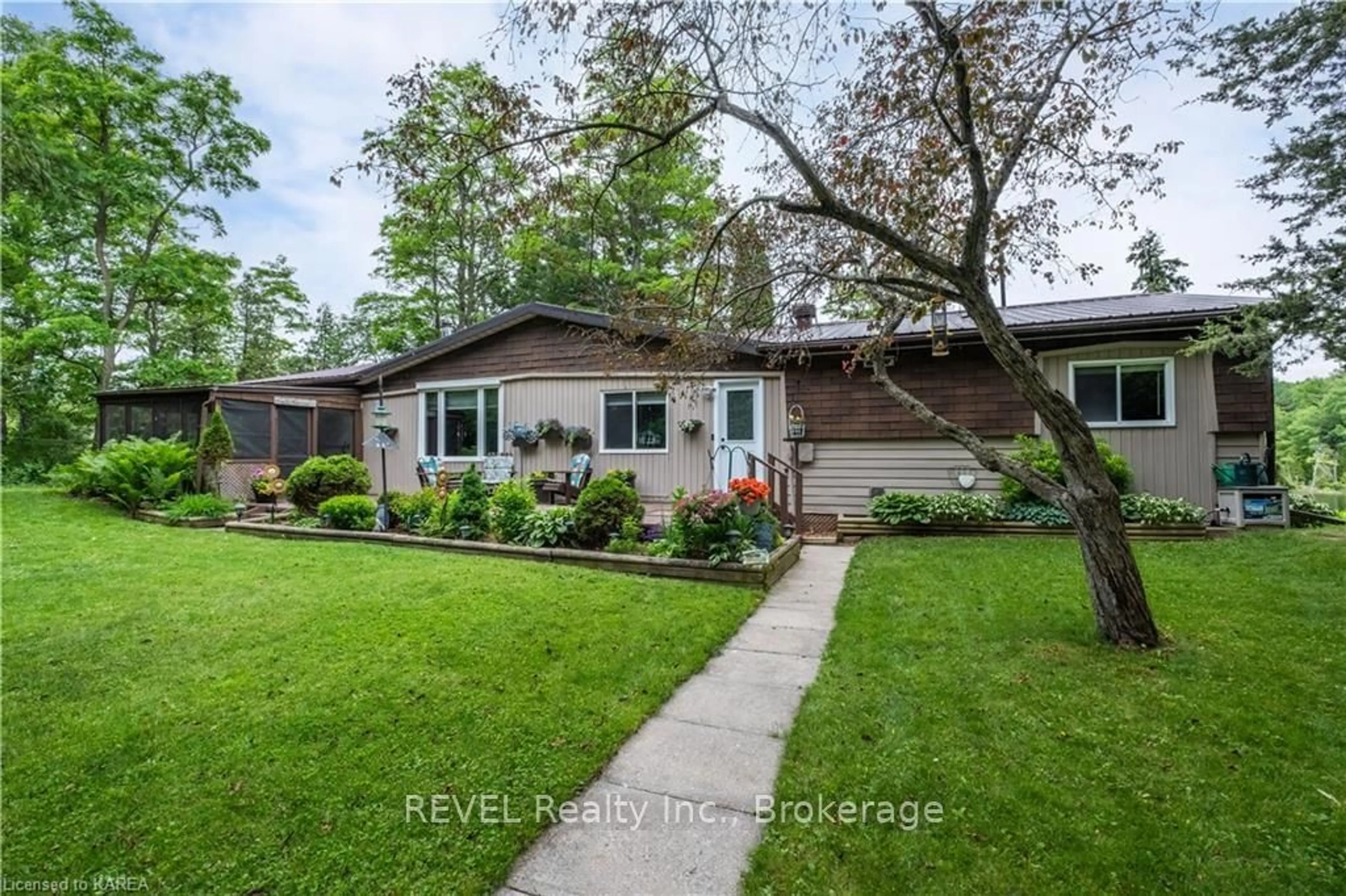 Frontside or backside of a home, cottage for 1043 SHANNON Lane, South Frontenac Ontario K0H 1X0