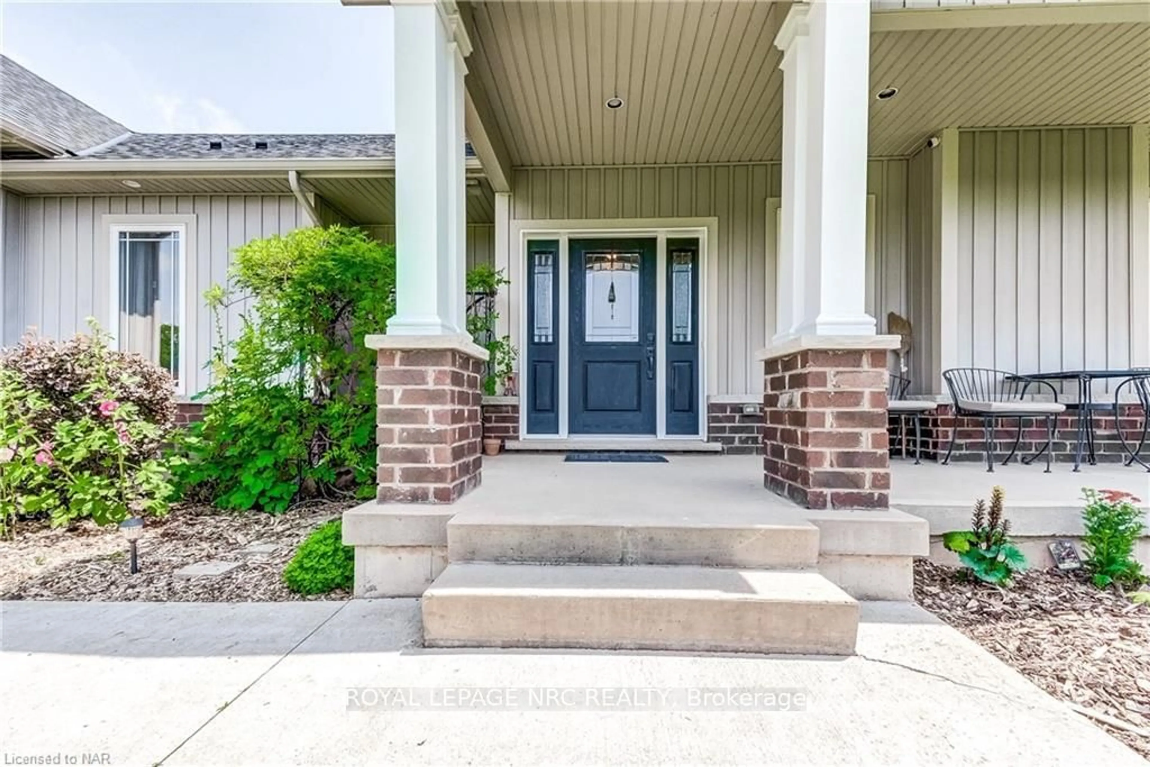 Indoor entryway, cement floor for 4511 MILLER Rd, Port Colborne Ontario L3B 5N7