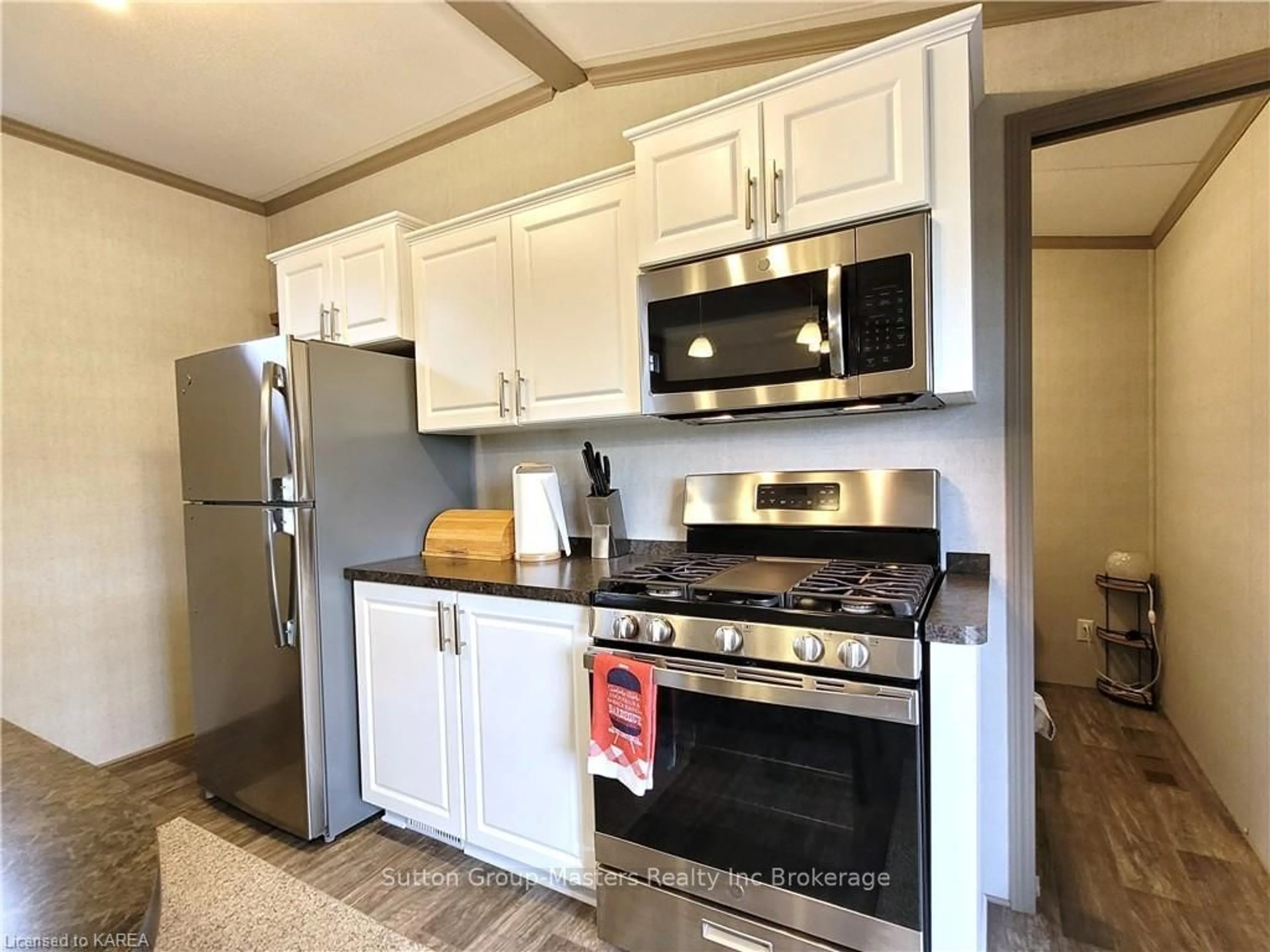 Standard kitchen, wood floors, cottage for 1235 VILLIERS Line #CHRY061, Otonabee-South Monaghan Ontario K0L 2G0