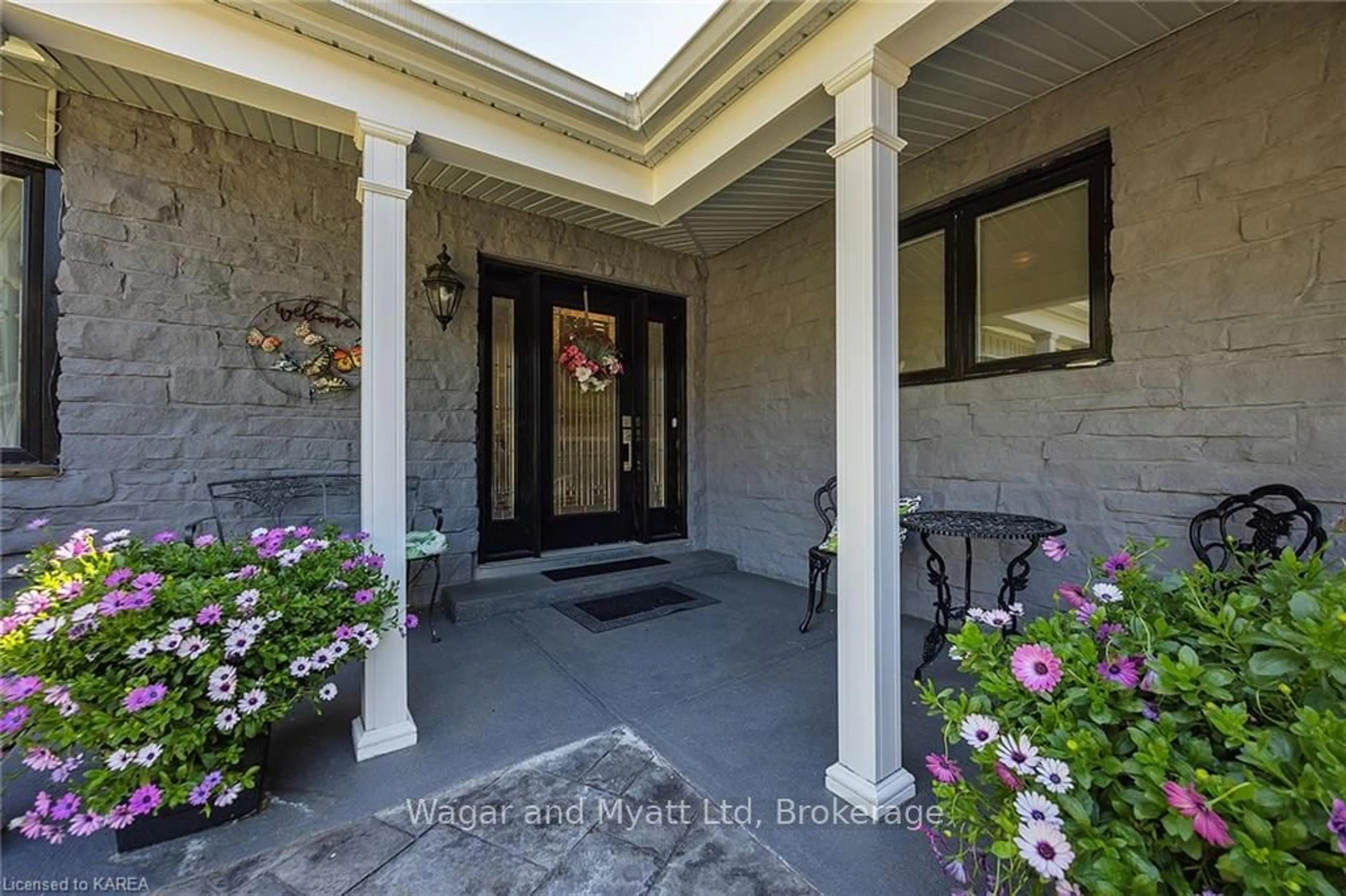 Indoor entryway, wood floors for 372 DUNDAS St, Greater Napanee Ontario K7R 2B6