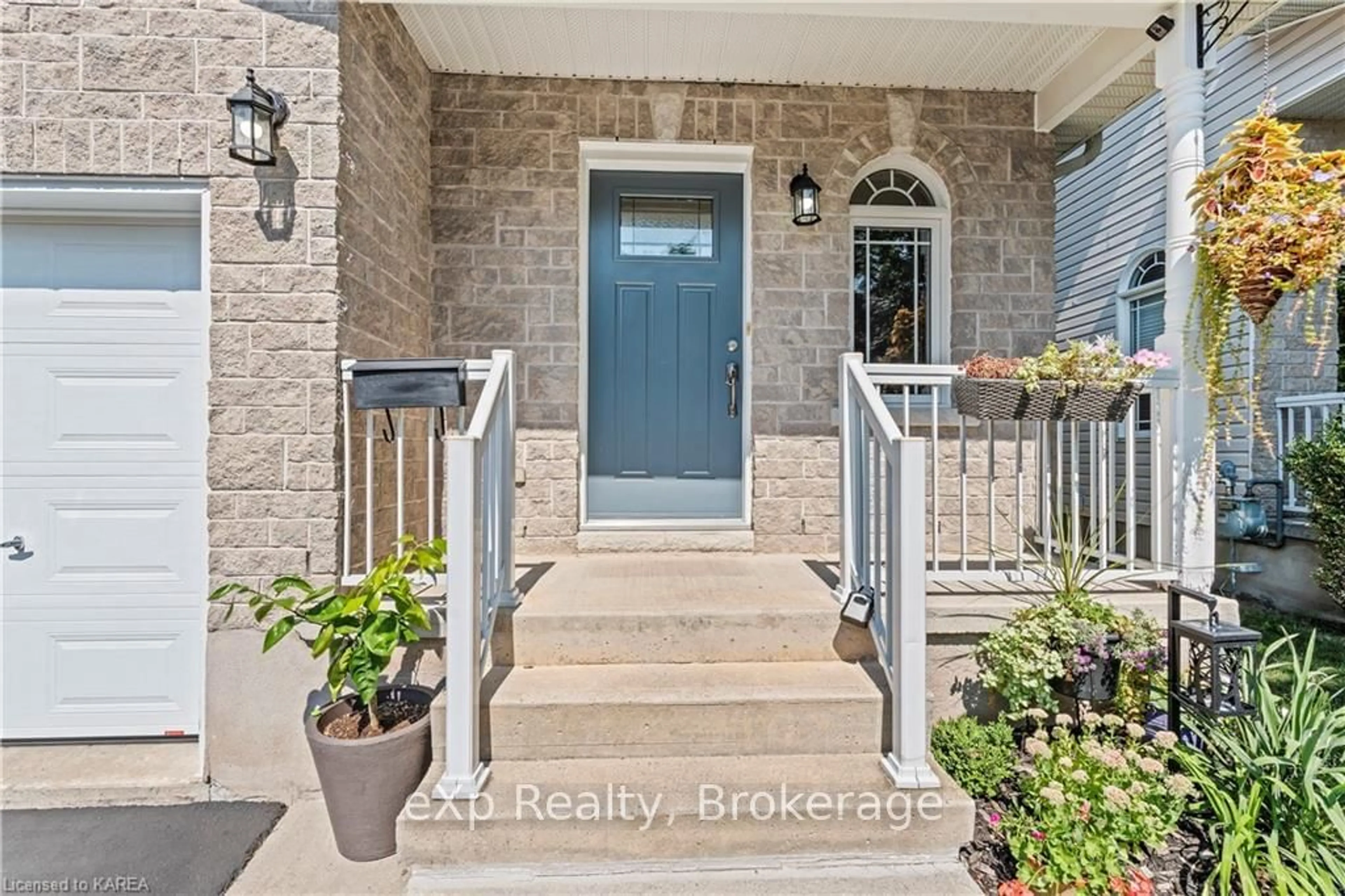 Indoor entryway, wood floors for 450 LAURA Ave, Kingston Ontario K7K 7M3