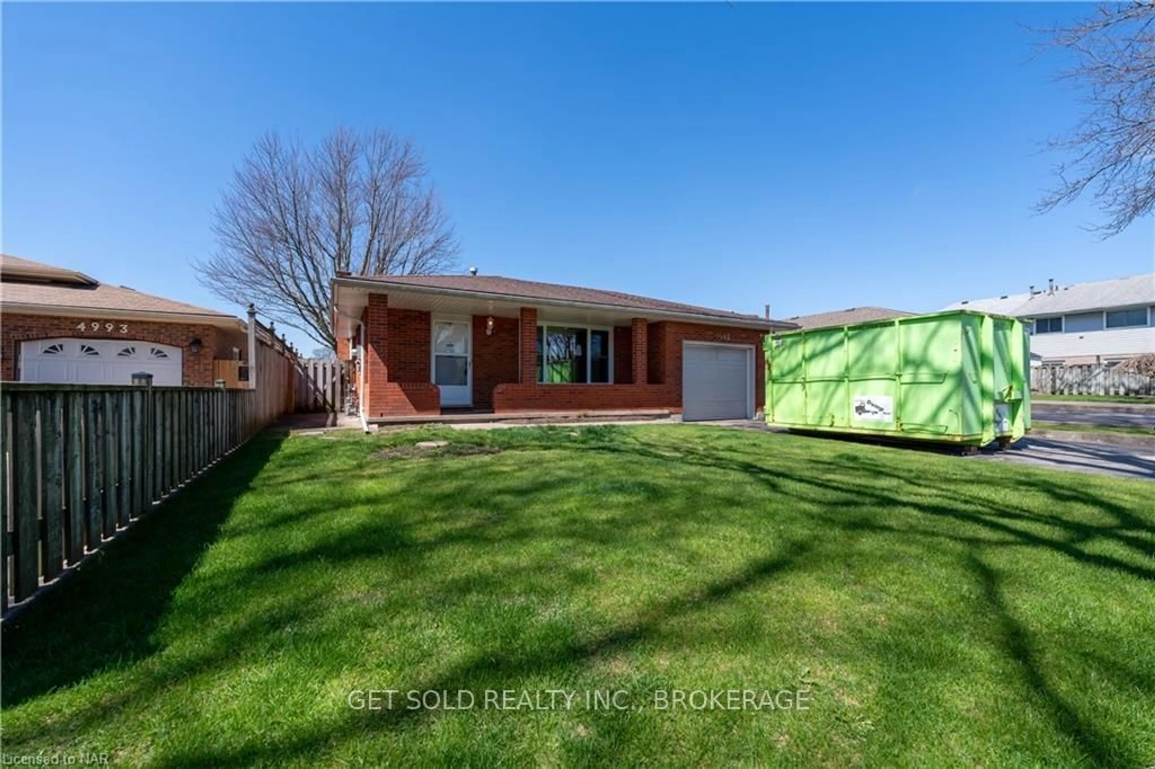 Frontside or backside of a home, the fenced backyard for 4983 UNIVERSITY Ave, Niagara Falls Ontario L2E 7B9