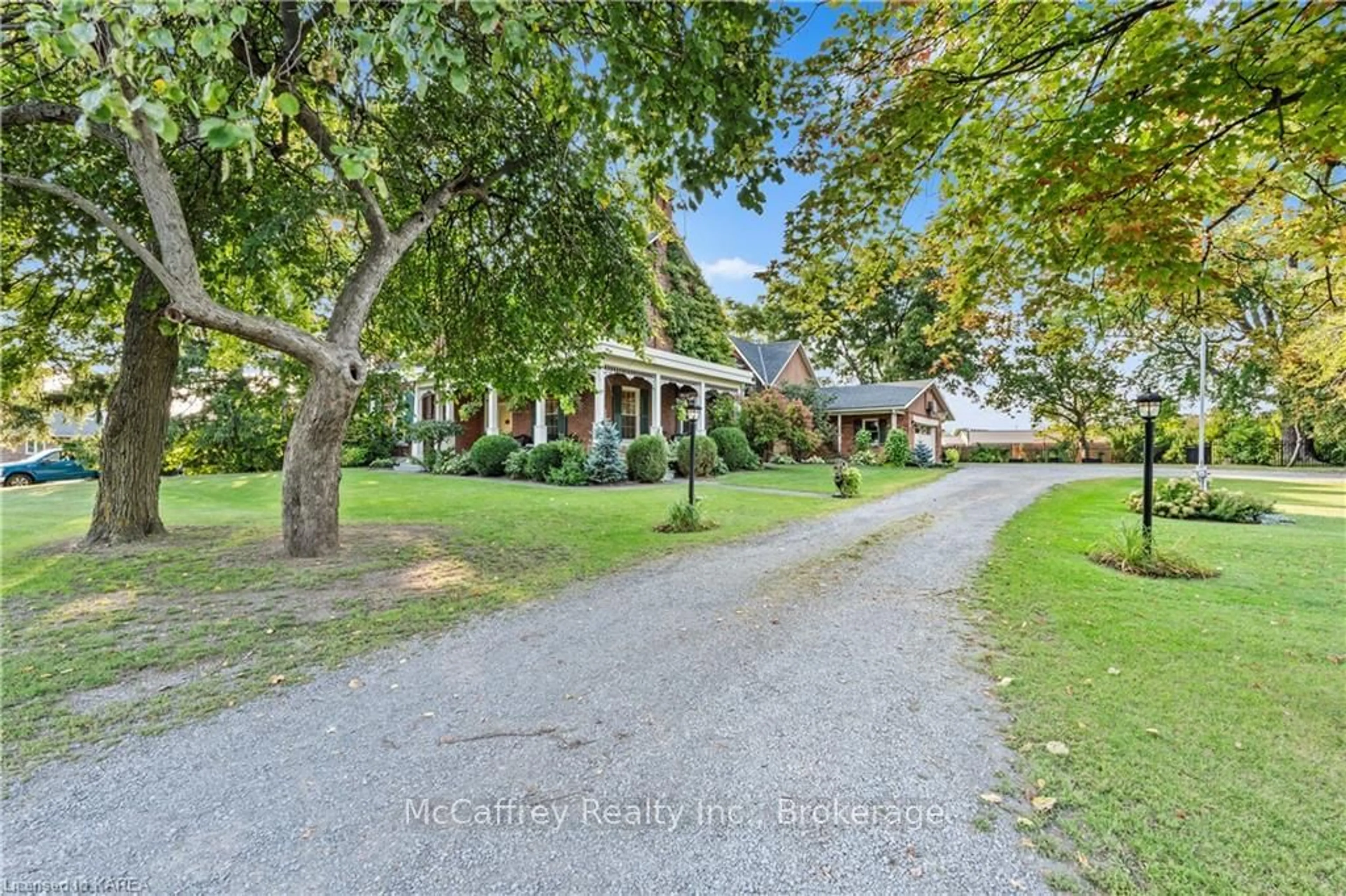 A pic from exterior of the house or condo, the street view for 373 DUNDAS St, Greater Napanee Ontario K7R 2B5