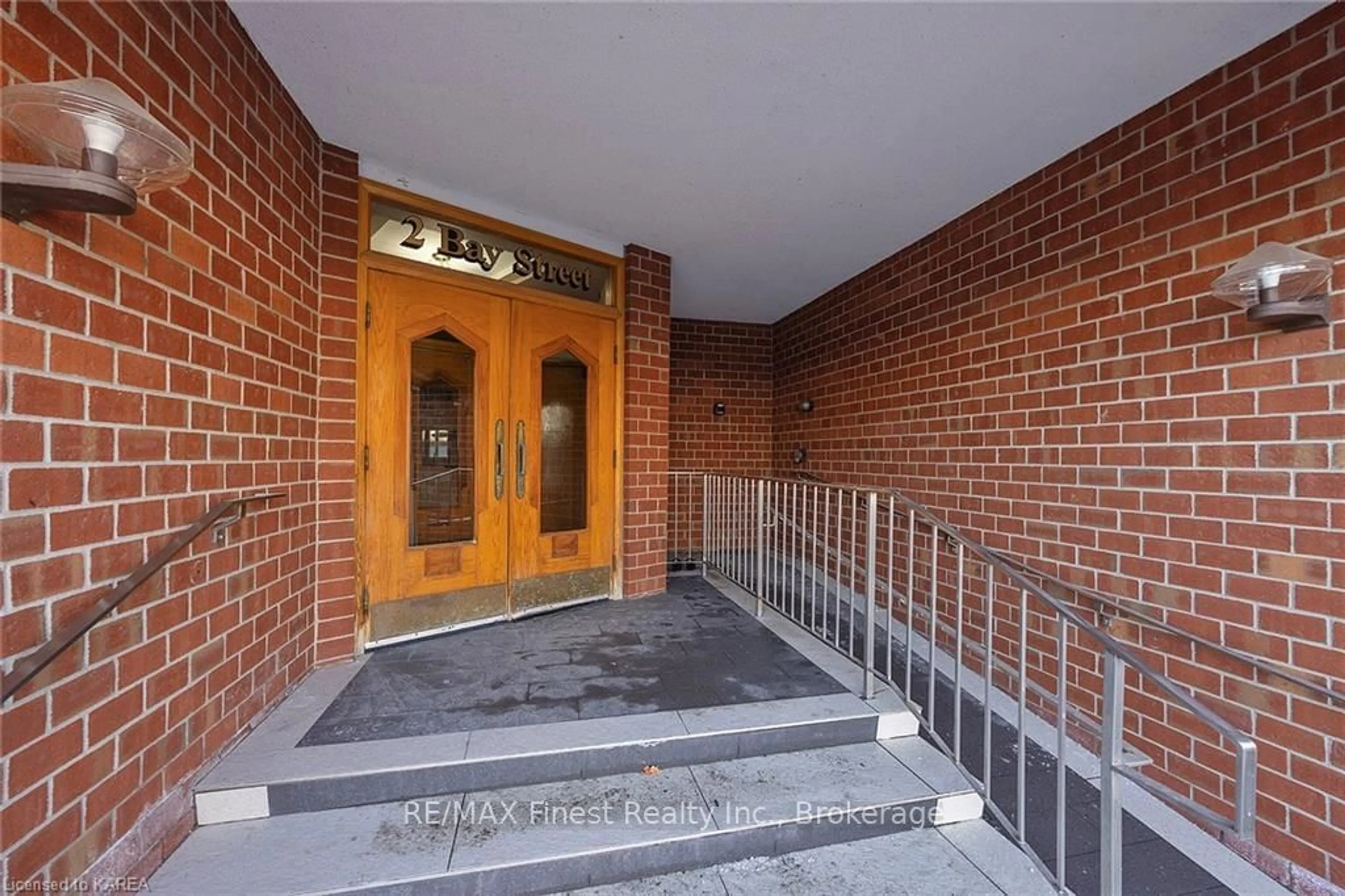 Indoor foyer, cement floor for 2 BAY St #605, Kingston Ontario K7K 6T7