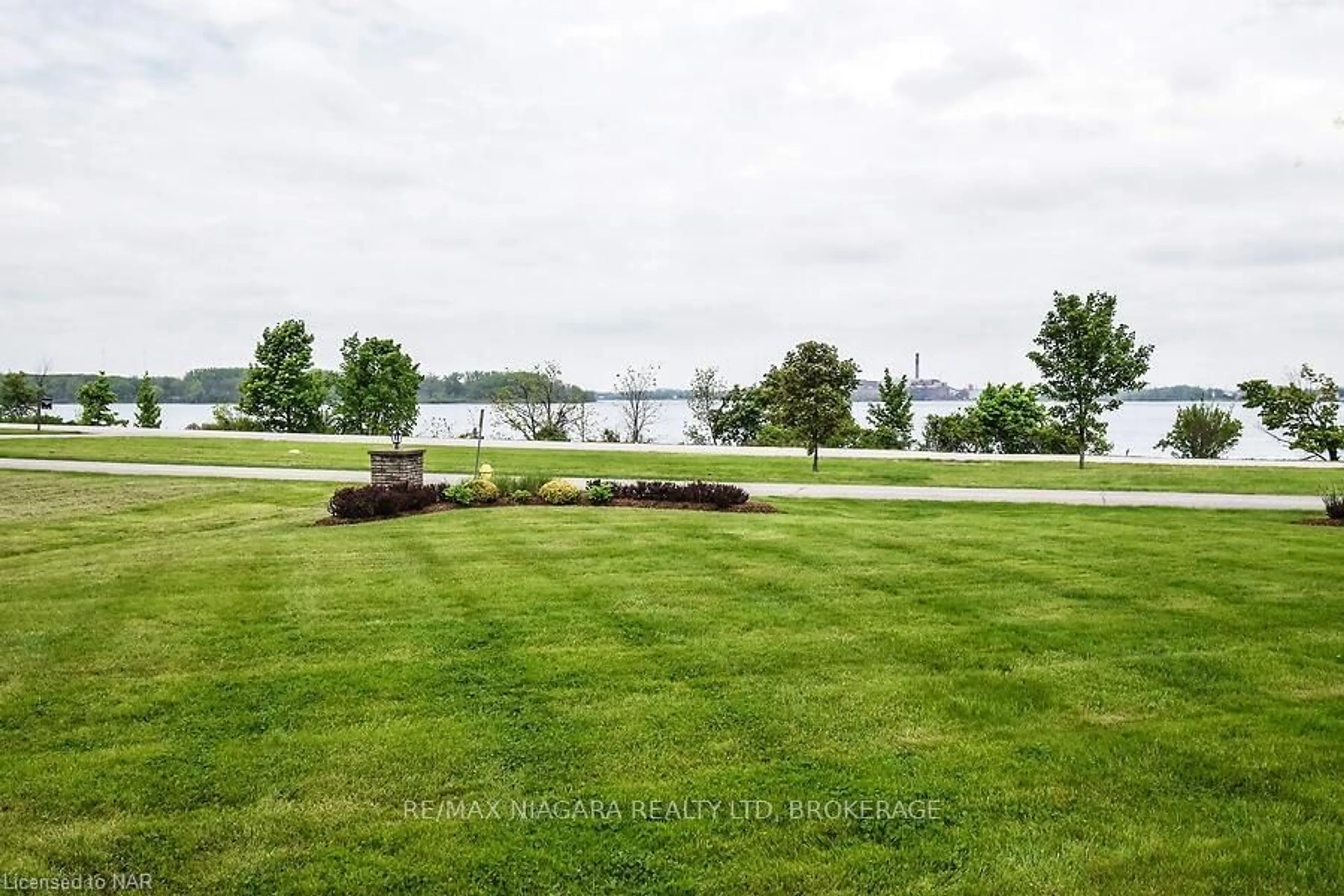 A pic from exterior of the house or condo, the view of lake or river for 1457 NIAGARA Blvd, Fort Erie Ontario L2A 5M4