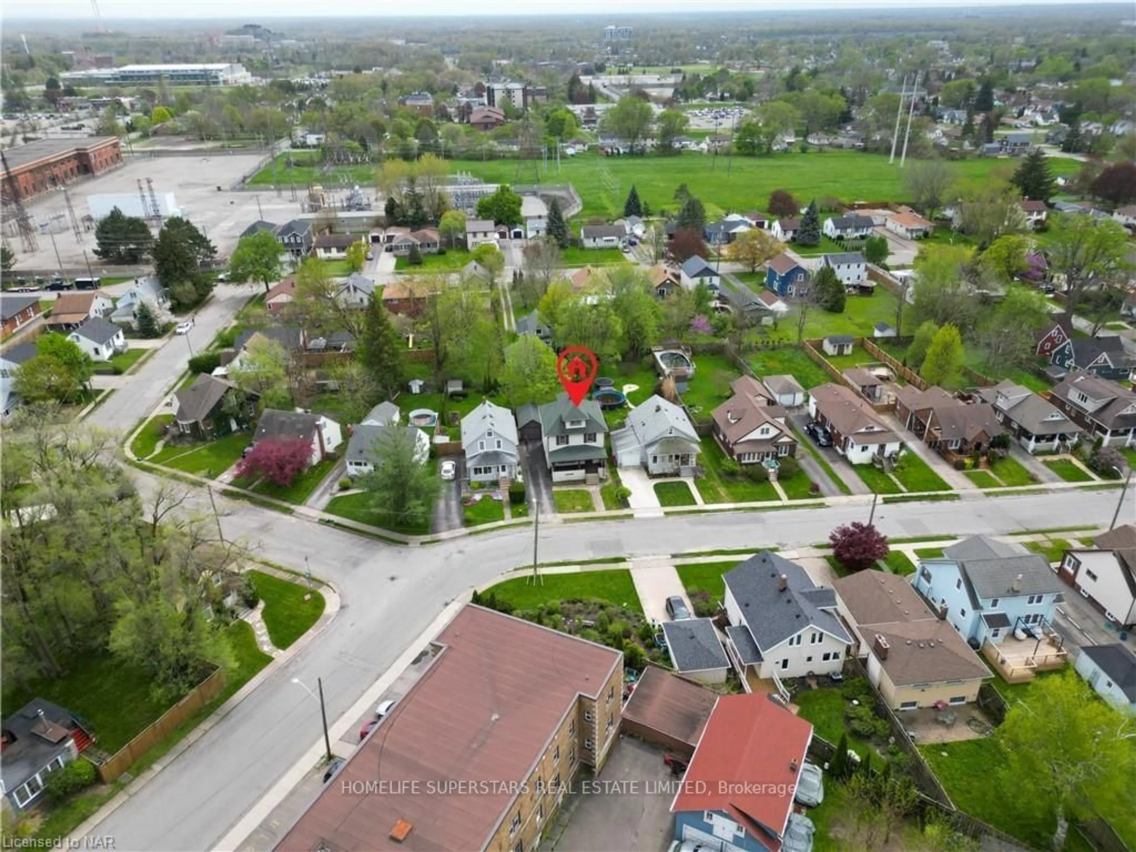 Frontside or backside of a home, the street view for 5810 SYMMES St, Niagara Falls Ontario L2G 2G3