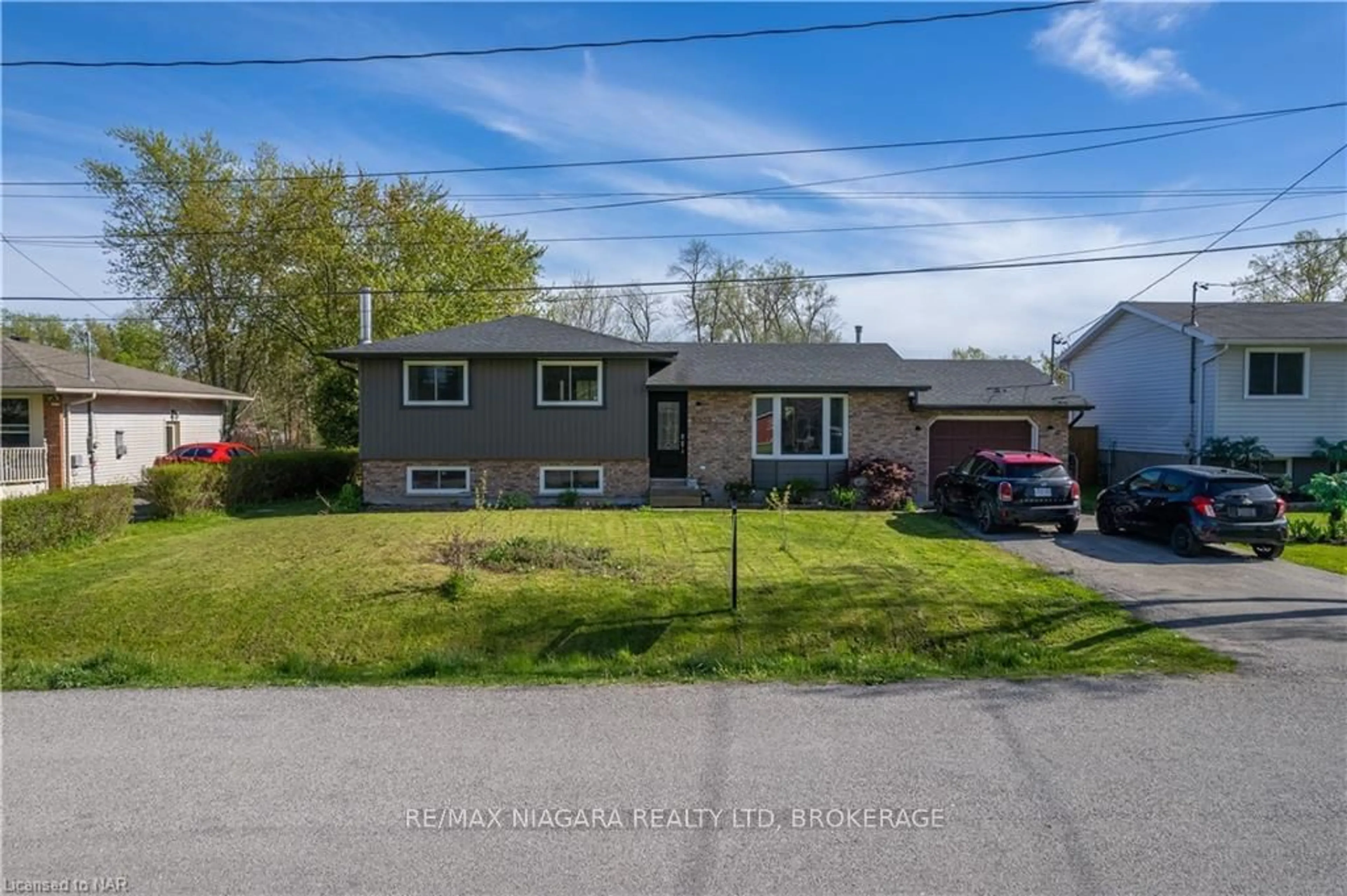 Frontside or backside of a home, the street view for 3003 BETHUNE Ave, Fort Erie Ontario L0S 1N0