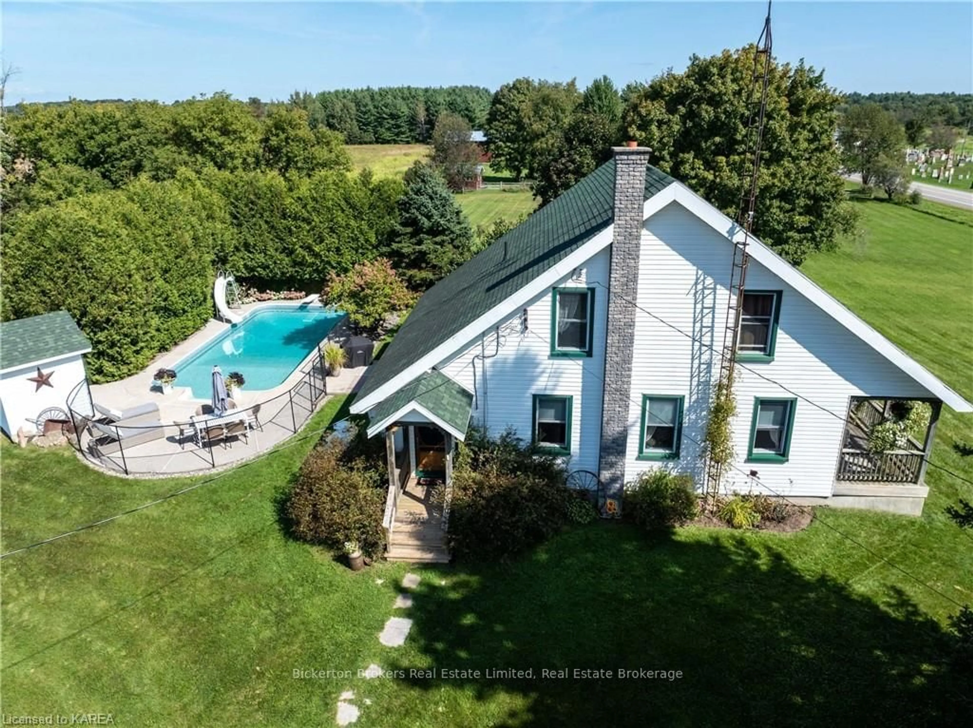 Indoor or outdoor pool for 766 COUNTY RD 2 Rd Ontario K0E 1L0