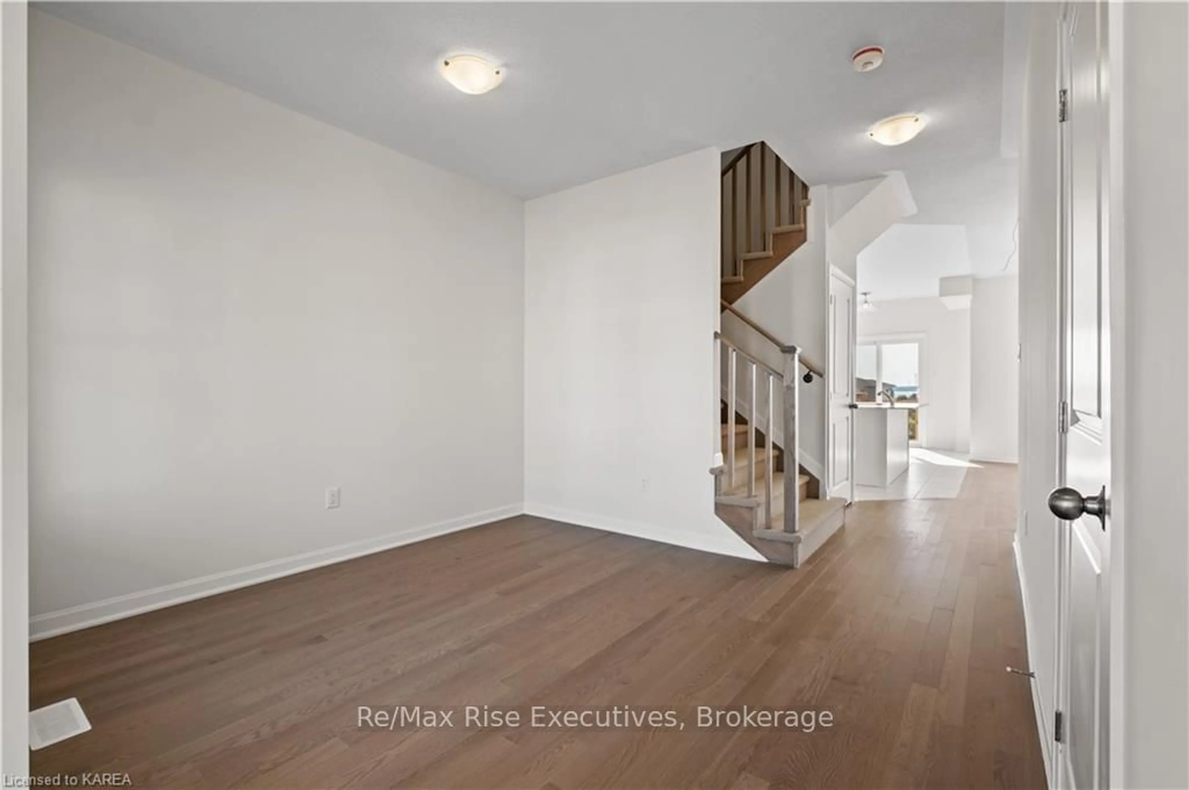 Indoor entryway, wood floors for 117 GILDERSLEEVE Blvd, Loyalist Ontario K0H 1G0