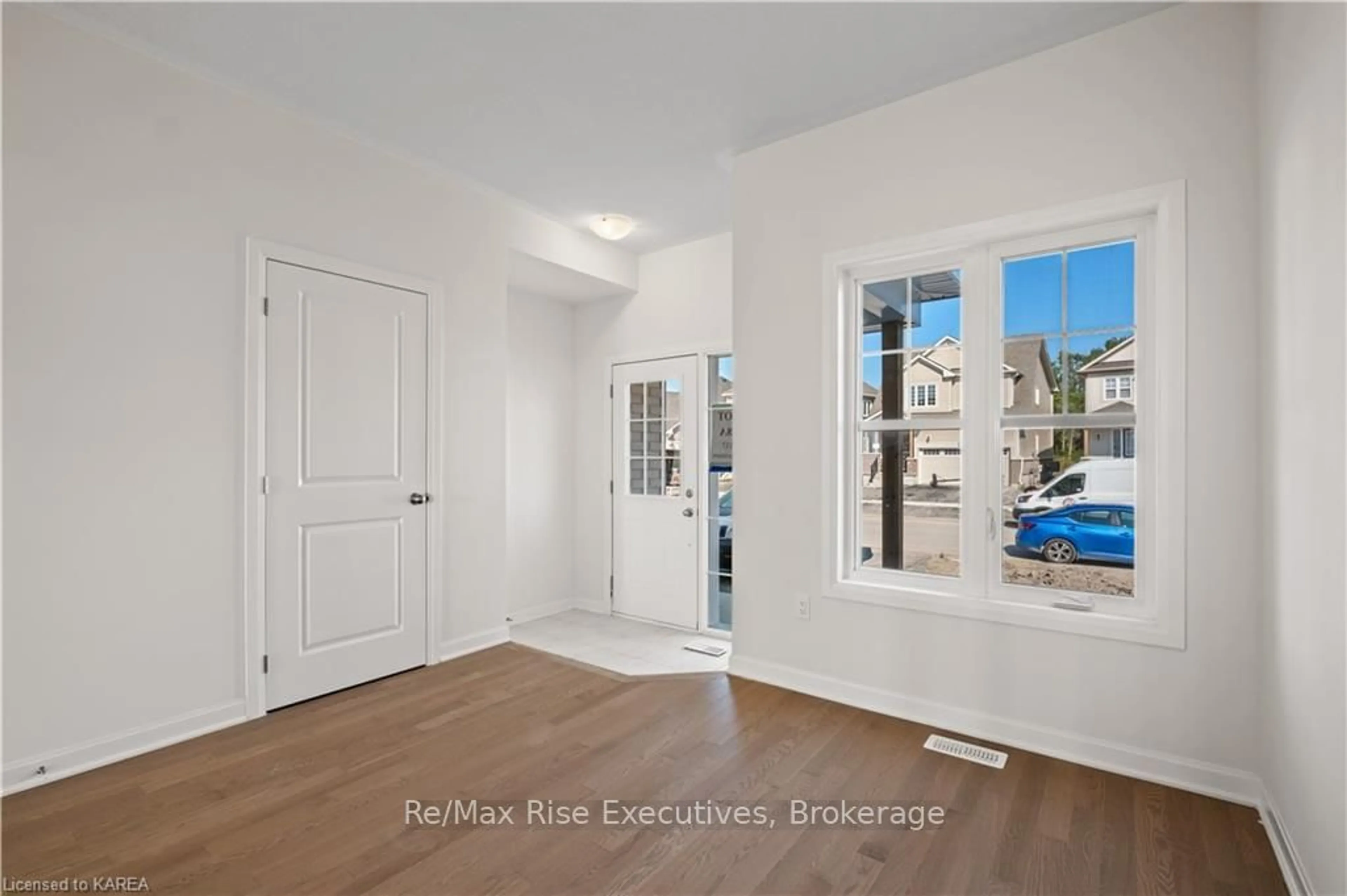 Indoor entryway, wood floors for 117 GILDERSLEEVE Blvd, Loyalist Ontario K0H 1G0