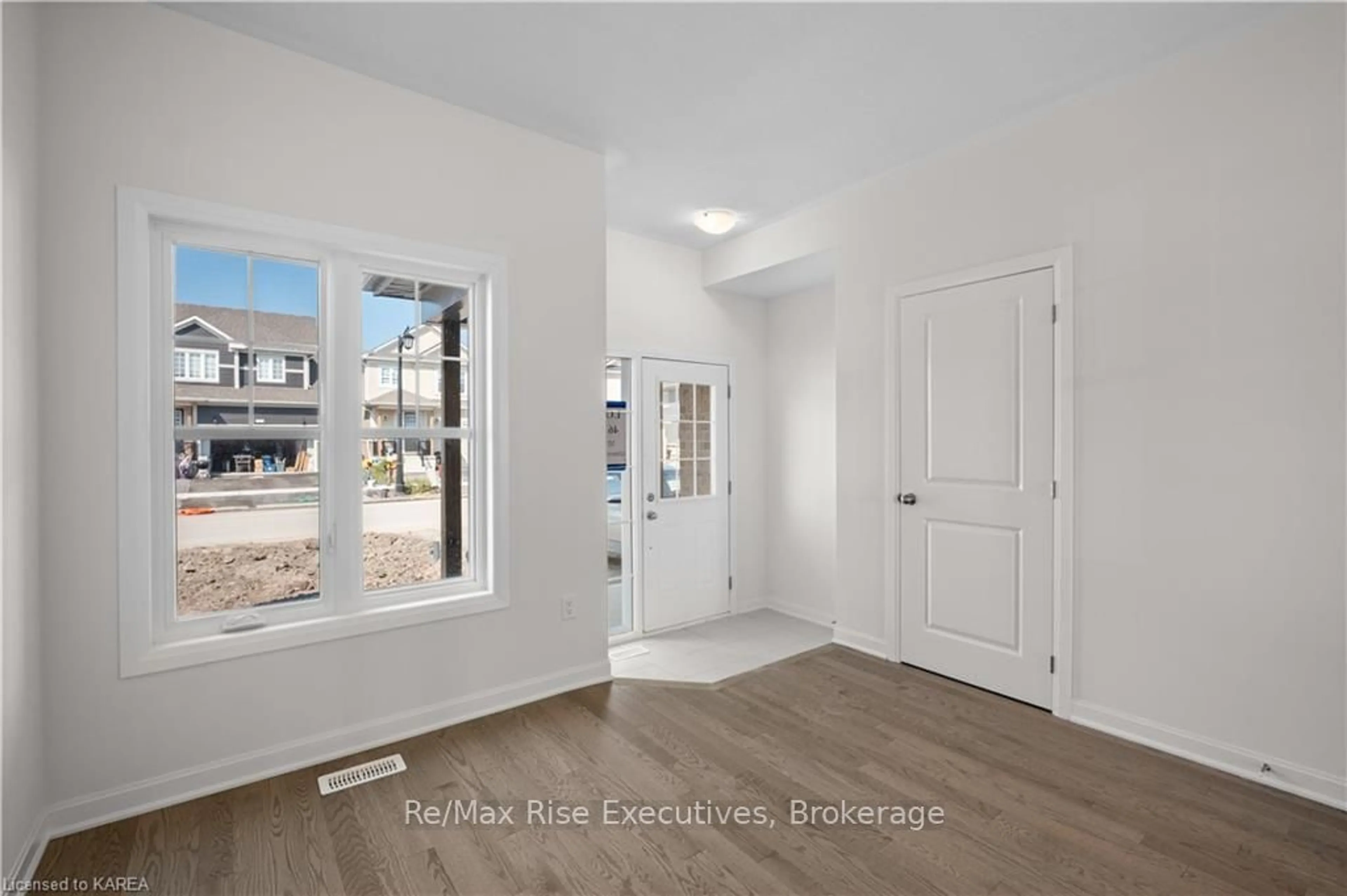 Indoor entryway, wood floors for 107 GILDERSLEEVE Blvd, Loyalist Ontario K0H 1G0