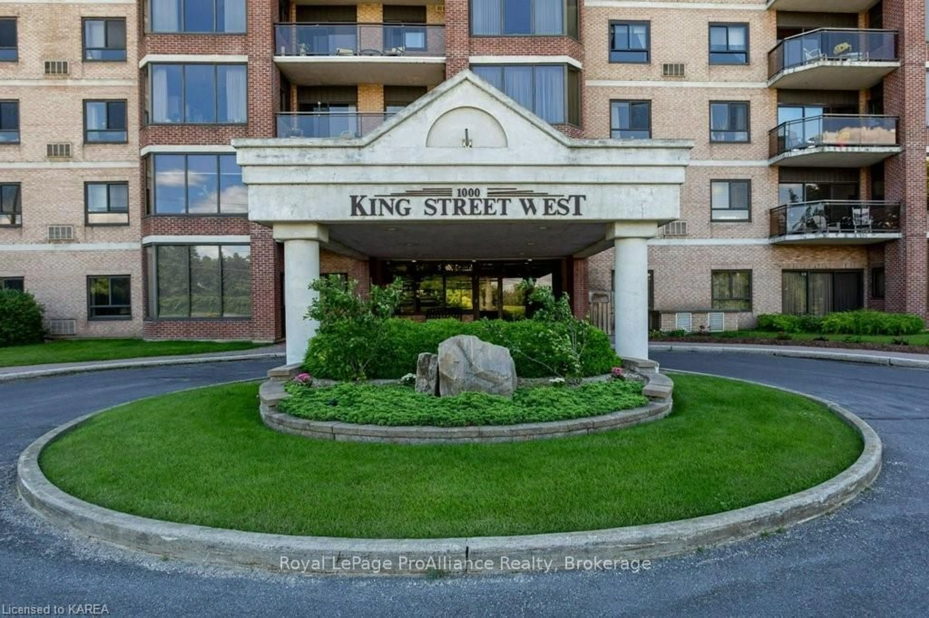 A pic from exterior of the house or condo, the front or back of building for 1000 KING St #102, Kingston Ontario K7M 8H3