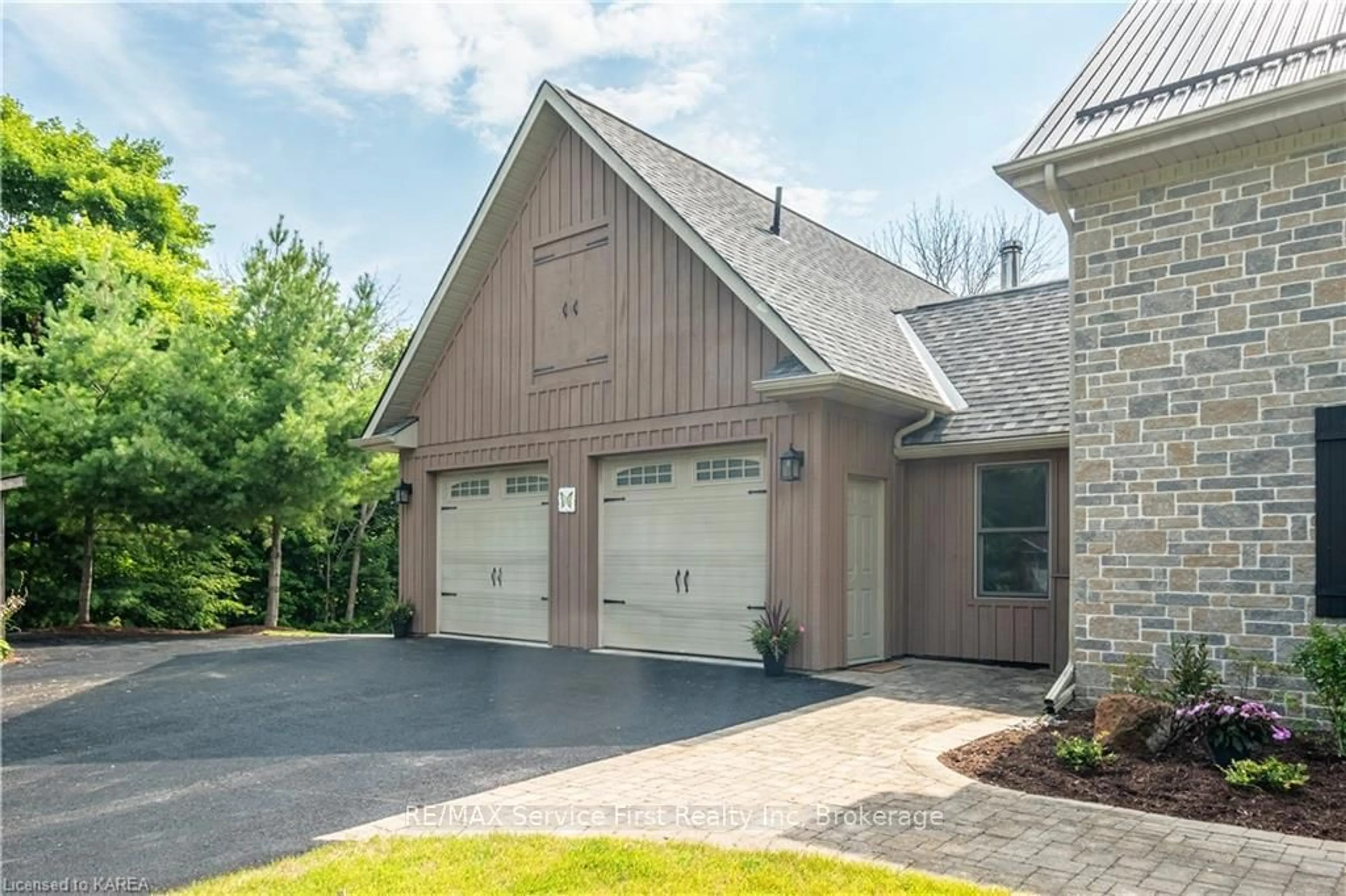 Indoor garage, cement floor for 6258 REVELL Rd, South Frontenac Ontario K0H 2W0