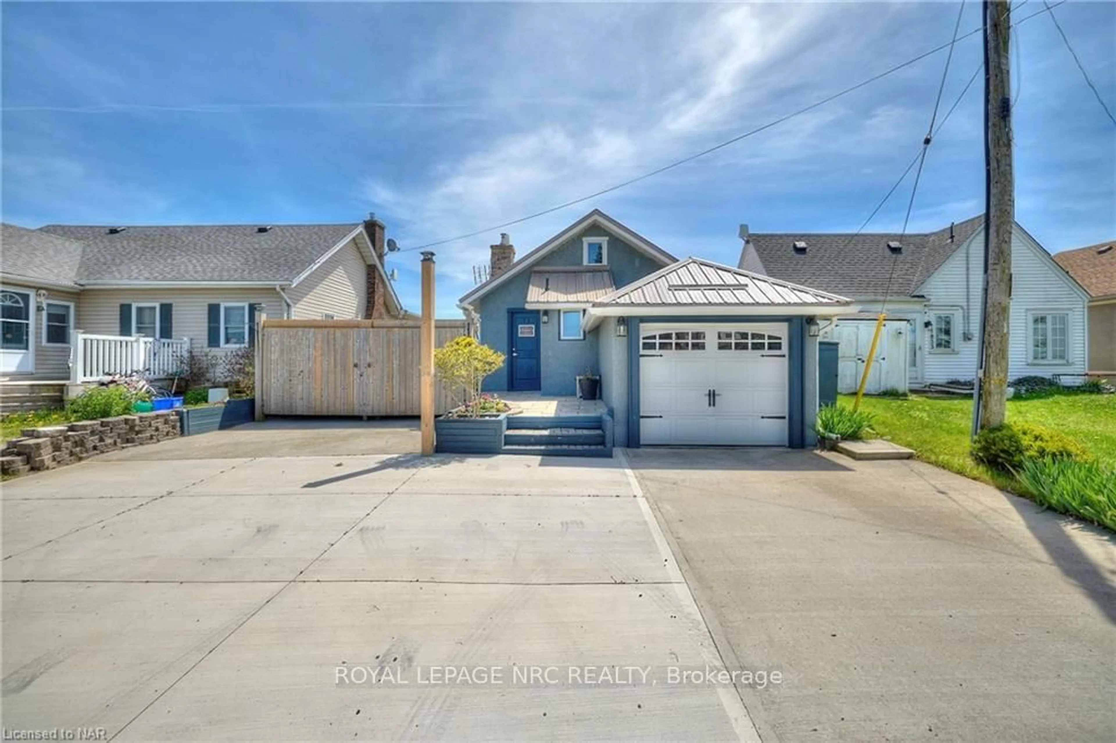 Frontside or backside of a home, the street view for 11851 LAKESHORE ROAD, Wainfleet Ontario L0S 1V0