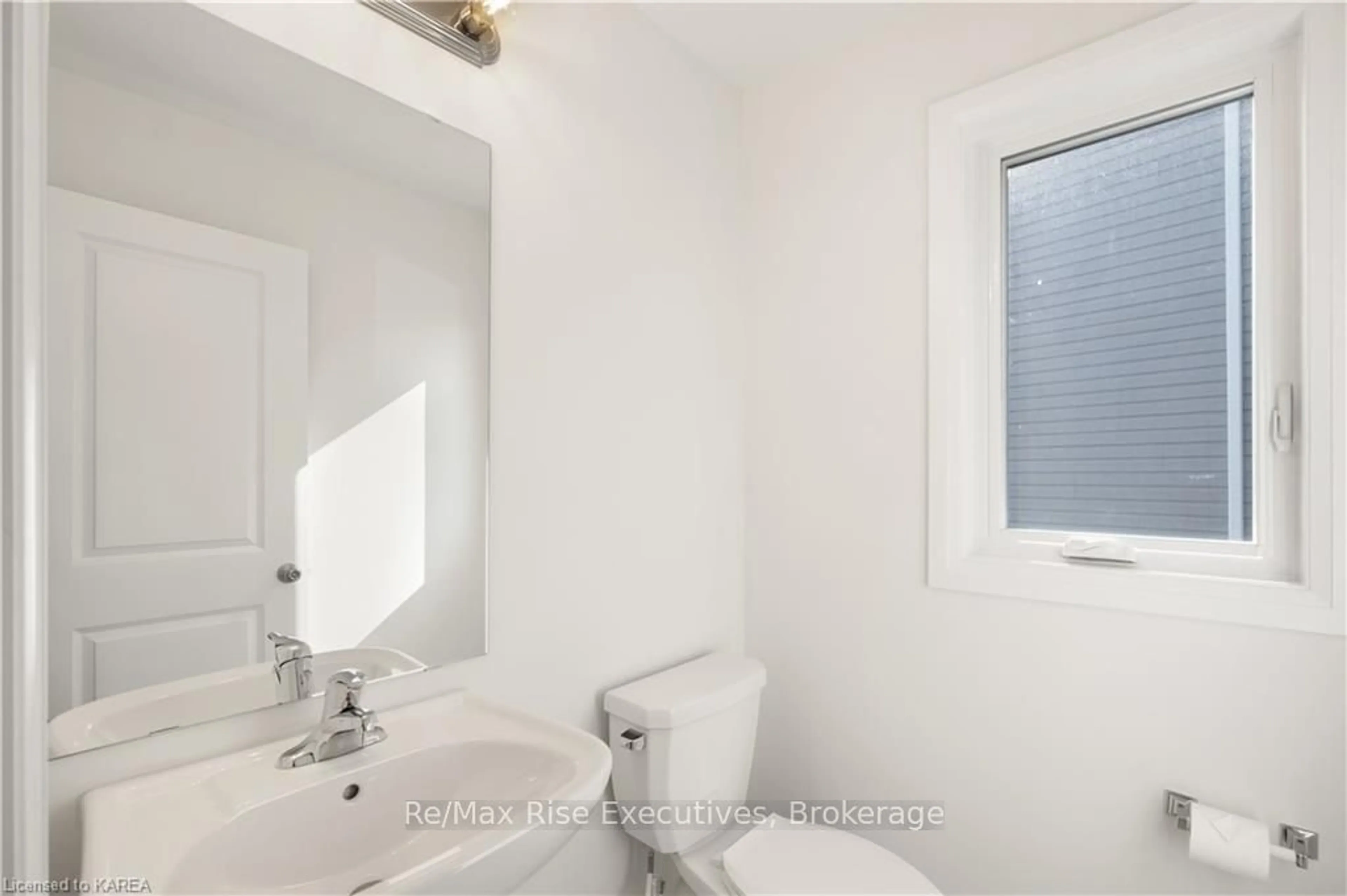 Standard bathroom, not visible floor for 128 GILDERSLEEVE Blvd, Loyalist Ontario K0H 1G0