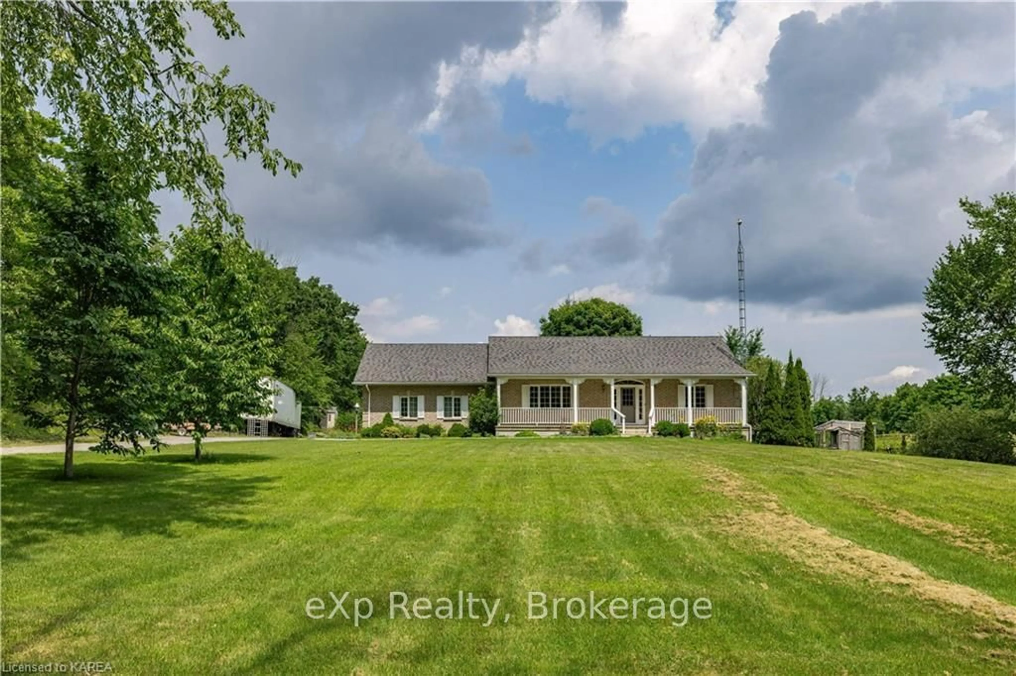 Frontside or backside of a home, cottage for 4953 BRADFORD Rd, South Frontenac Ontario K0H 1V0