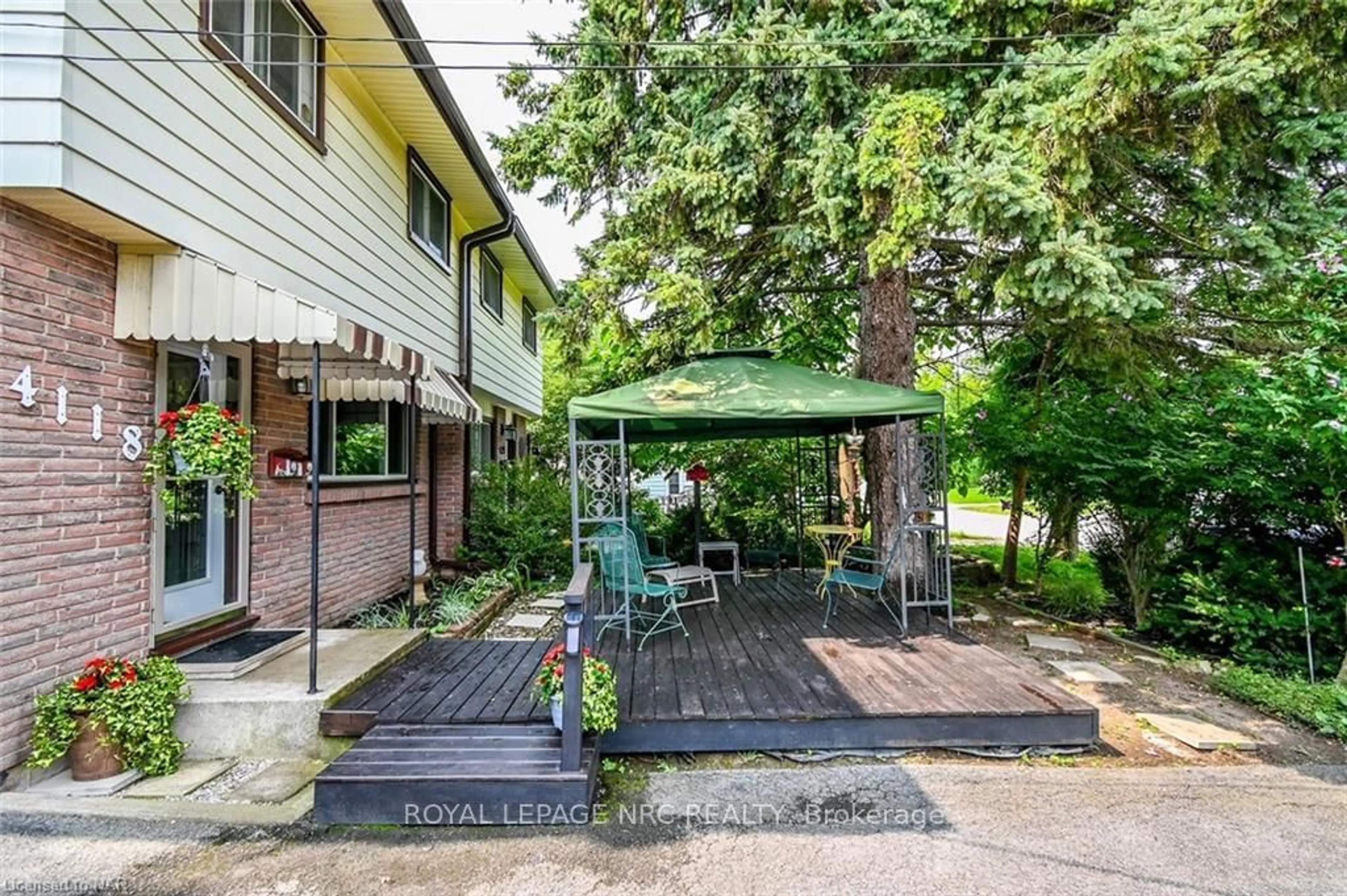 Patio, cottage for 4118 CHIPPAWA Pkwy, Niagara Falls Ontario L2G 6E5