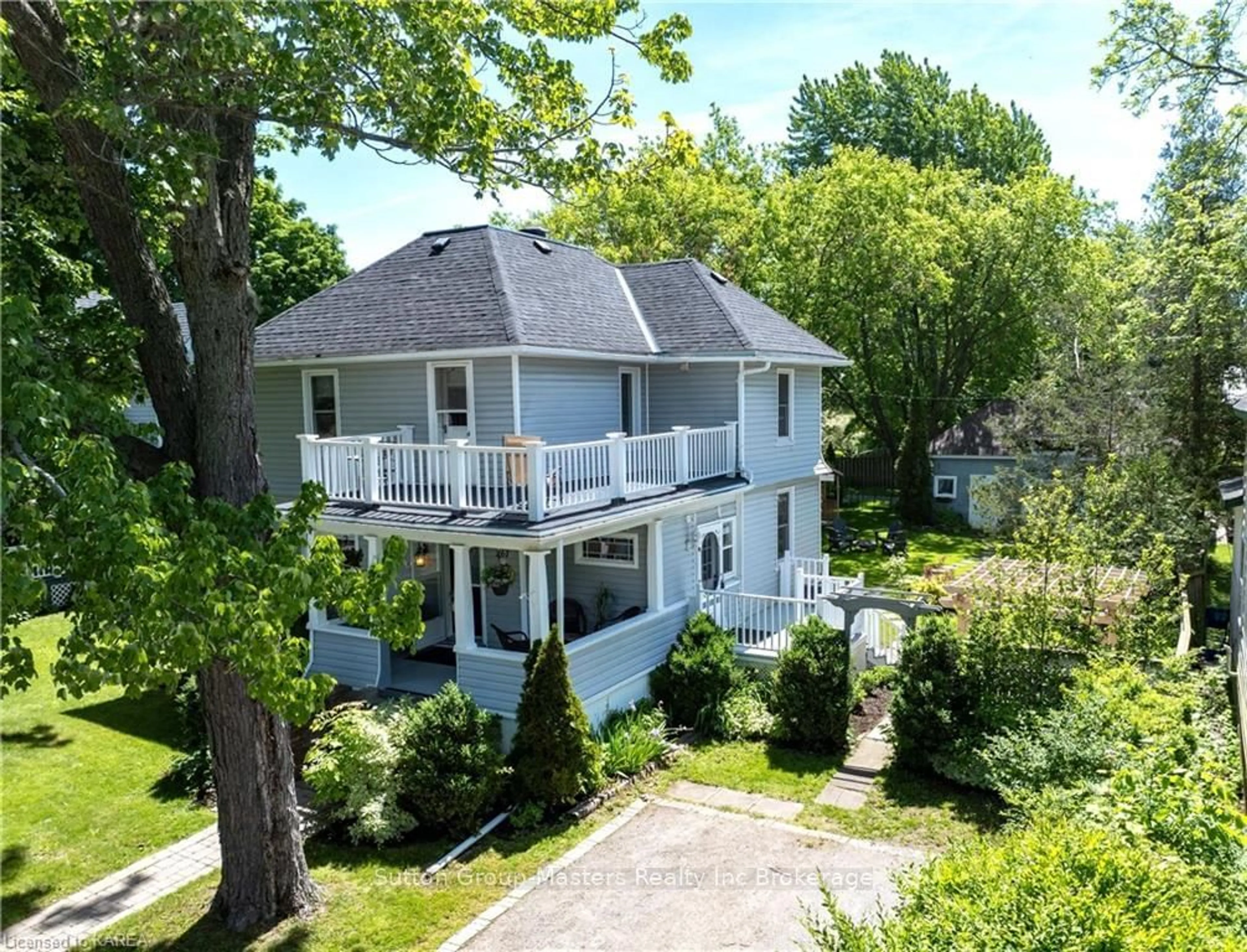 Frontside or backside of a home, cottage for 261 ARTHUR St, Gananoque Ontario K7G 1B3