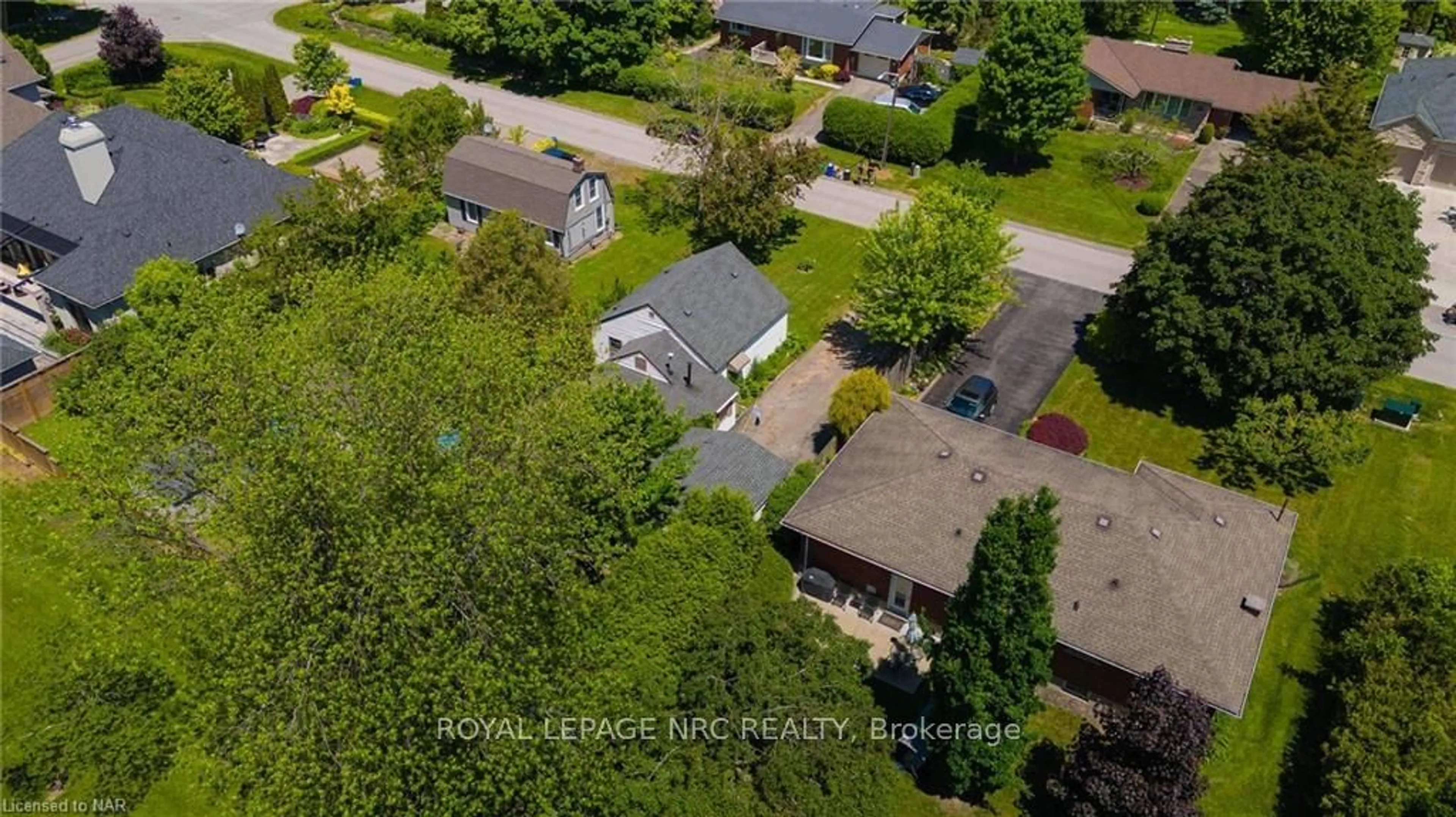 Frontside or backside of a home, the fenced backyard for 164 WILLIAM St, Niagara-on-the-Lake Ontario L0S 1J0