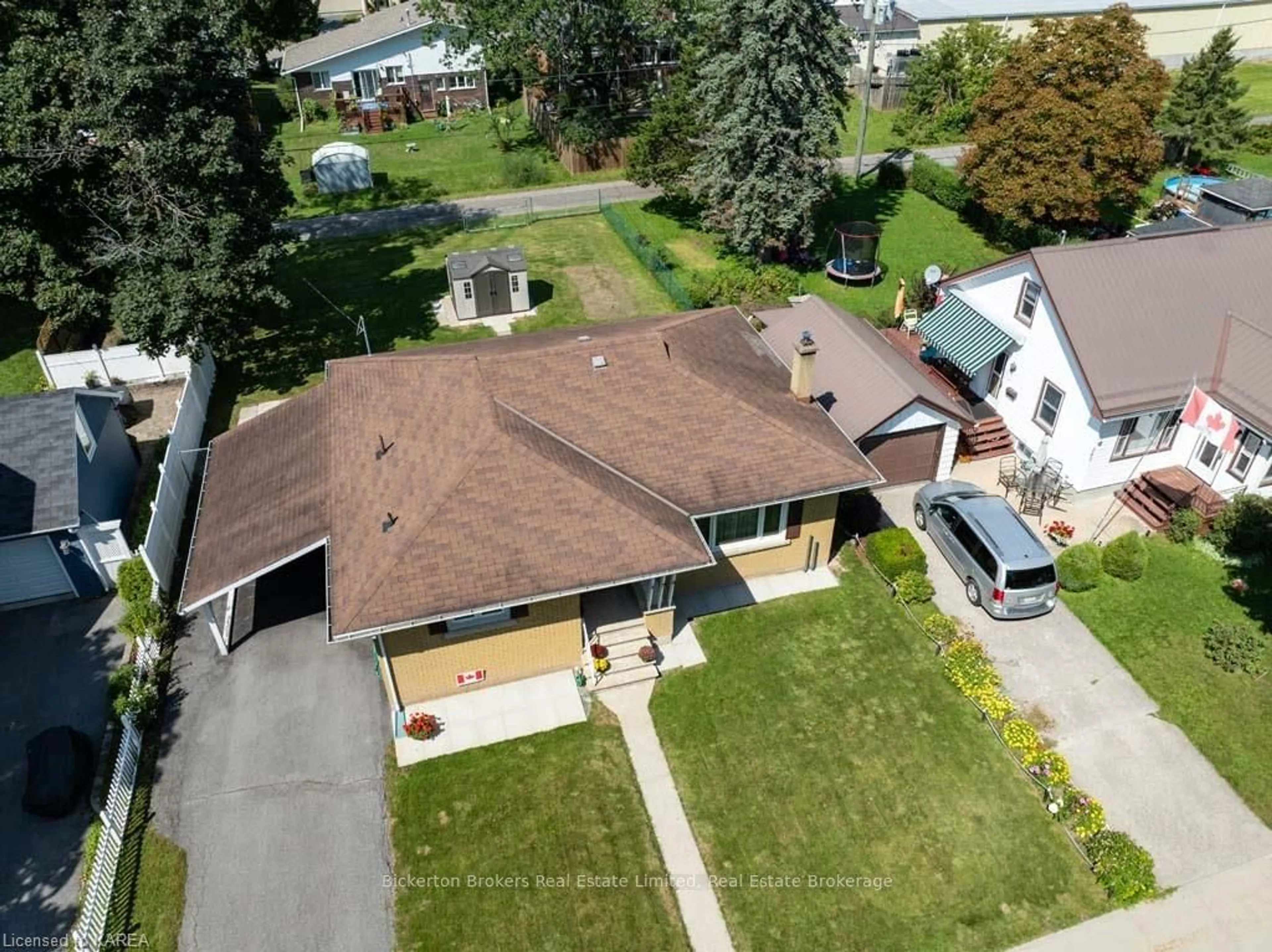 Frontside or backside of a home, the street view for 258 ARTHUR St, Gananoque Ontario K7G 1B2