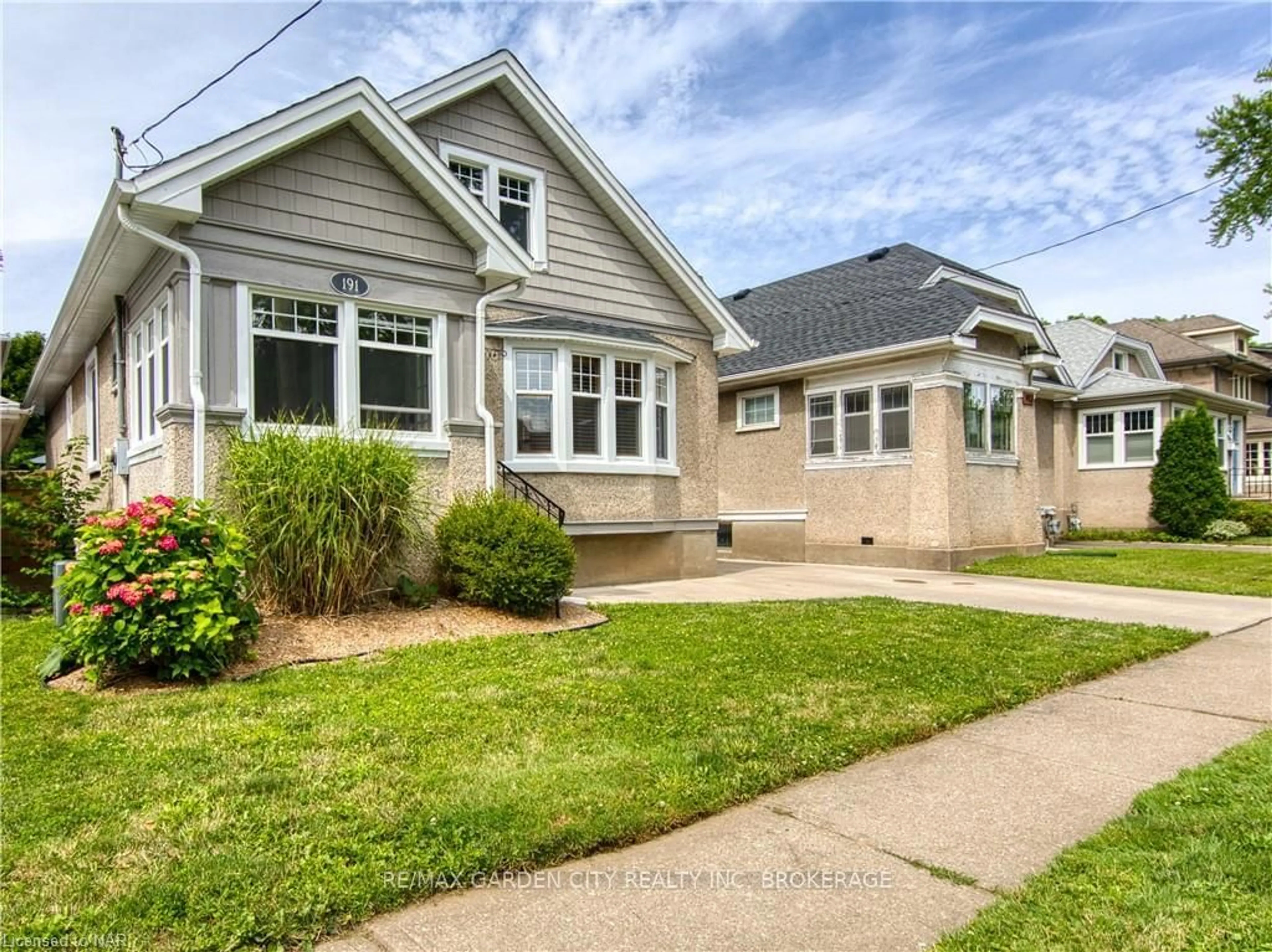 Frontside or backside of a home, cottage for 191 RUSSELL Ave, St. Catharines Ontario L2R 1W9