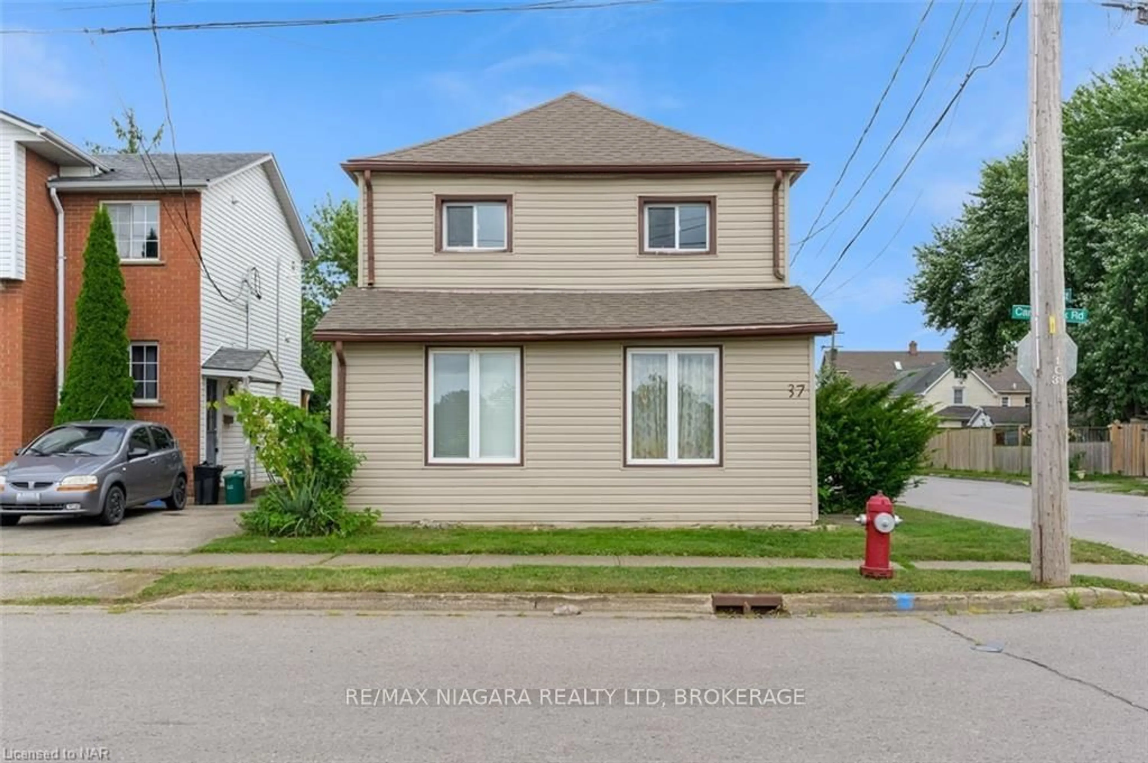 Frontside or backside of a home, the street view for 37 CANAL BANK St, Welland Ontario L3B 3M8