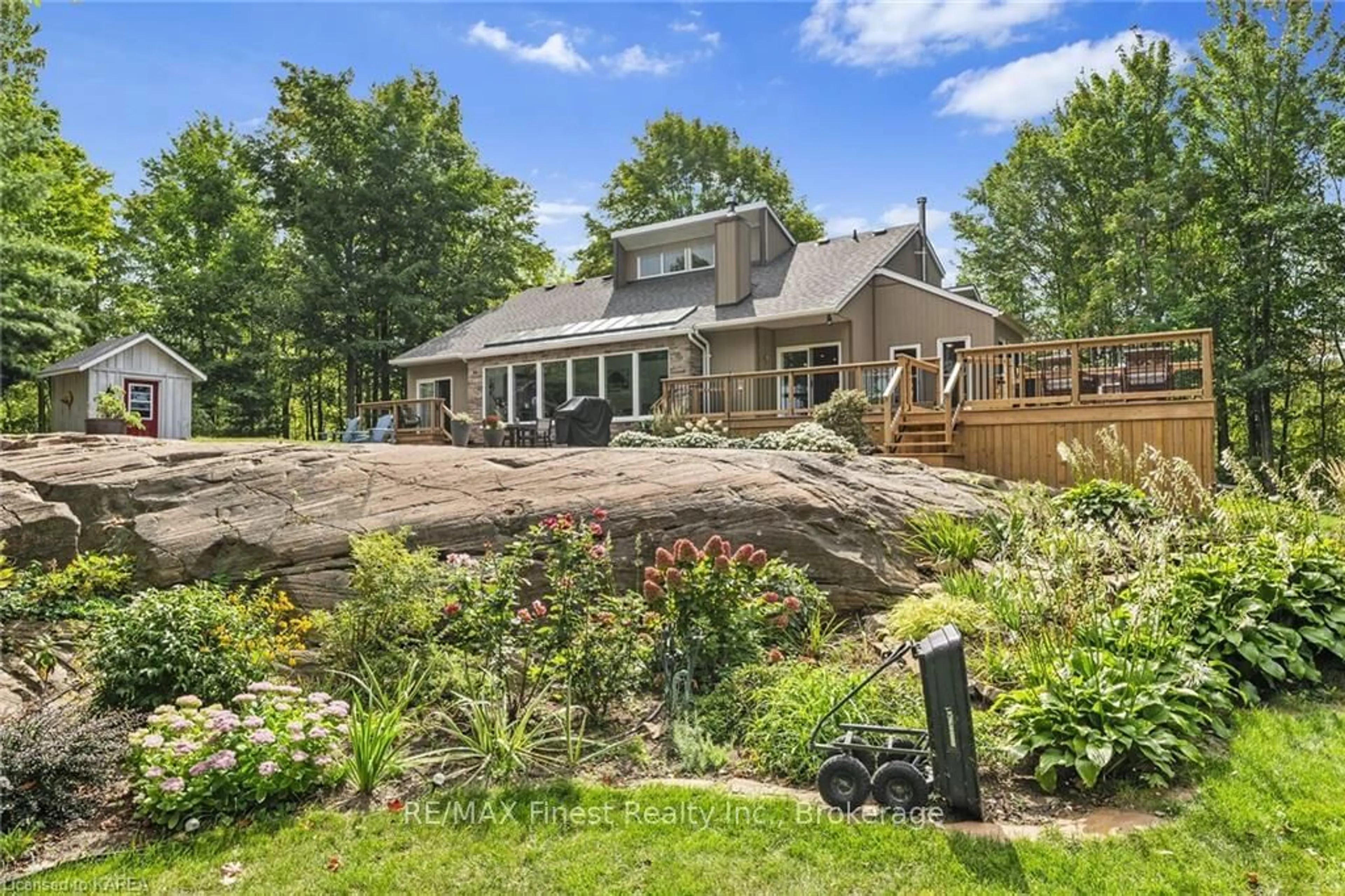 Patio, cottage for 1835 HITCHCOCK Dr, South Frontenac Ontario K0H 1X0