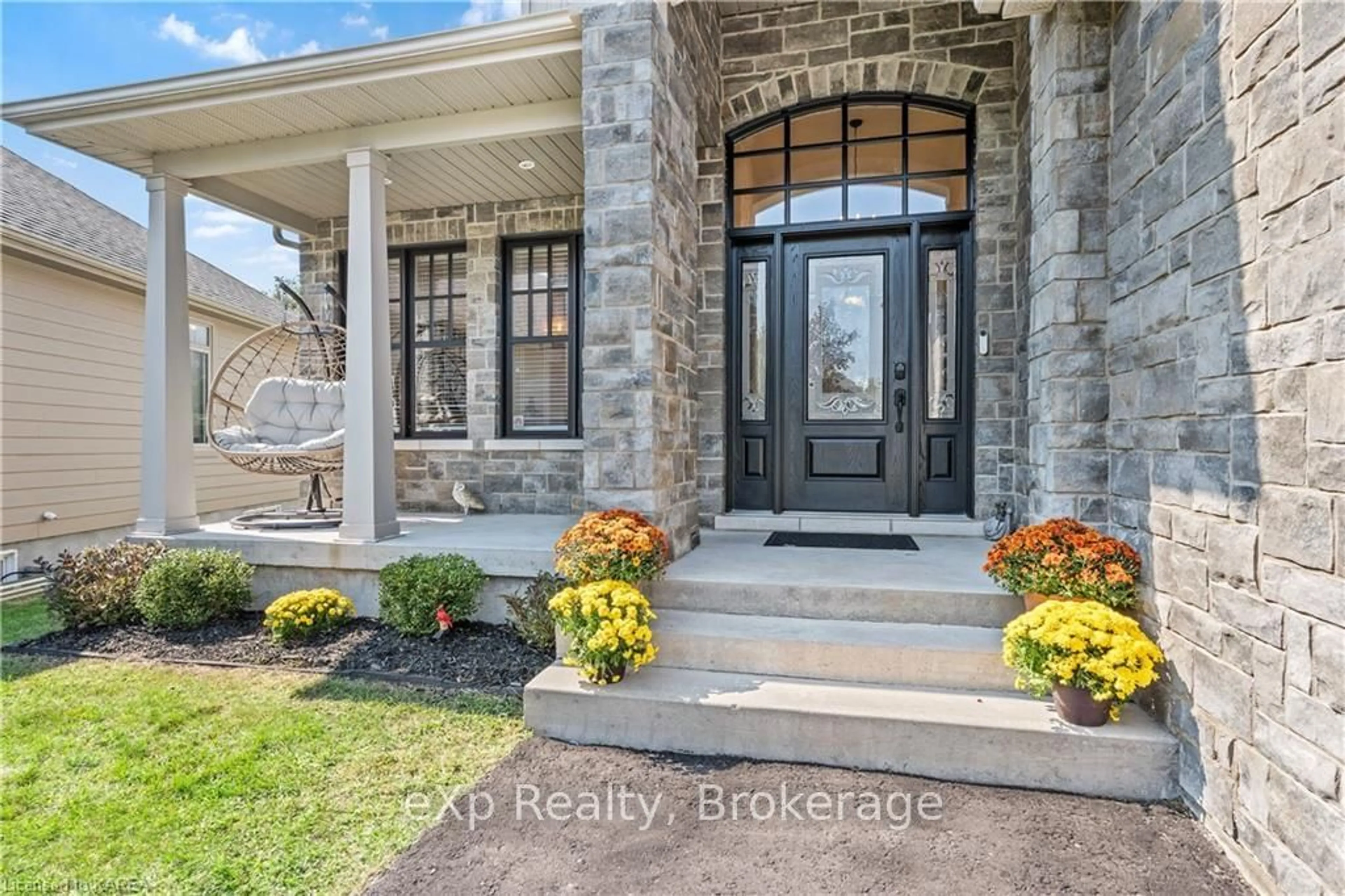 Indoor entryway, wood floors for 413 WESTGATE Crt, Kingston Ontario K7P 0E4