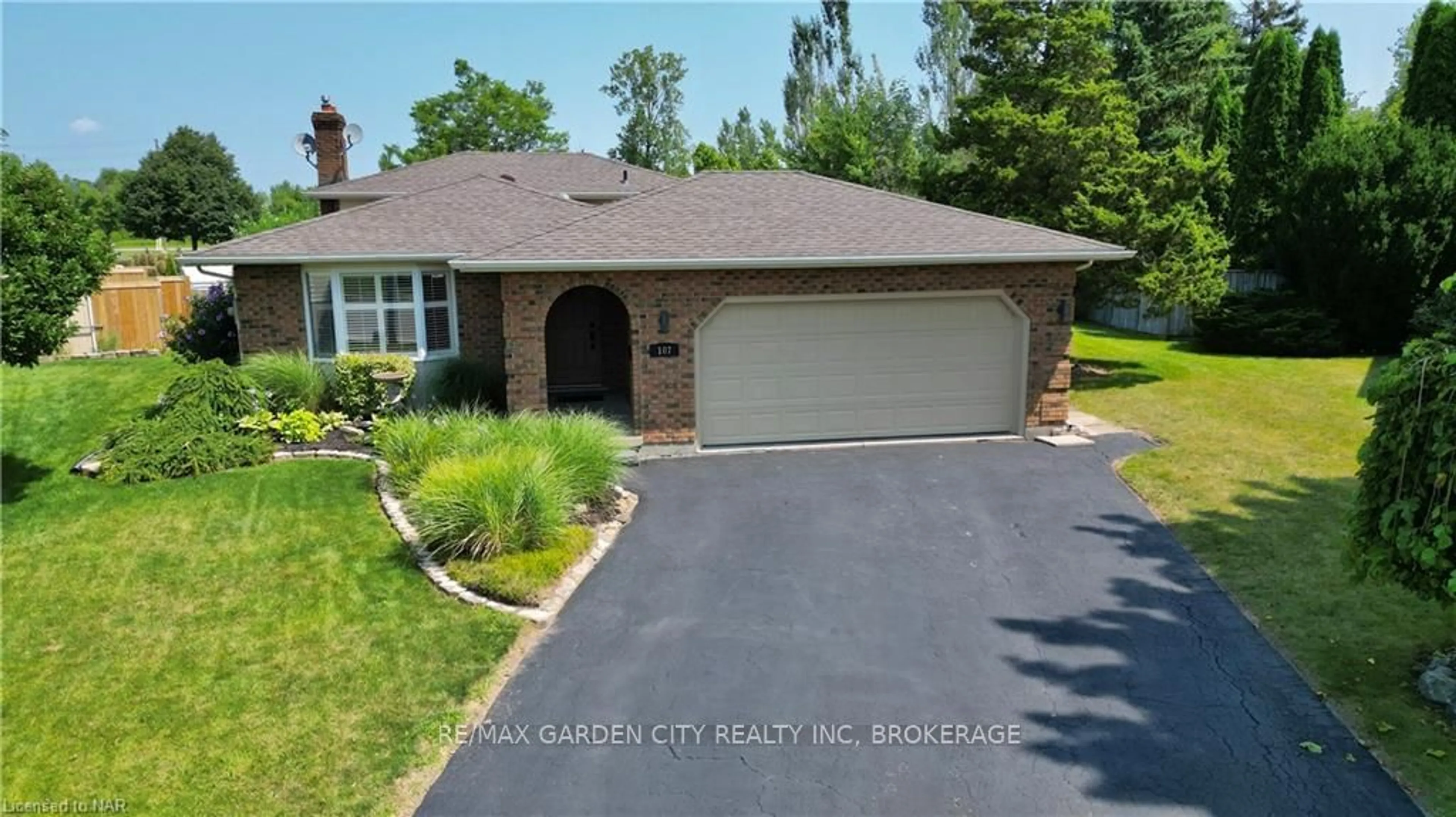 Frontside or backside of a home, cottage for 107 MELISSA Cres, Welland Ontario L3C 6M5