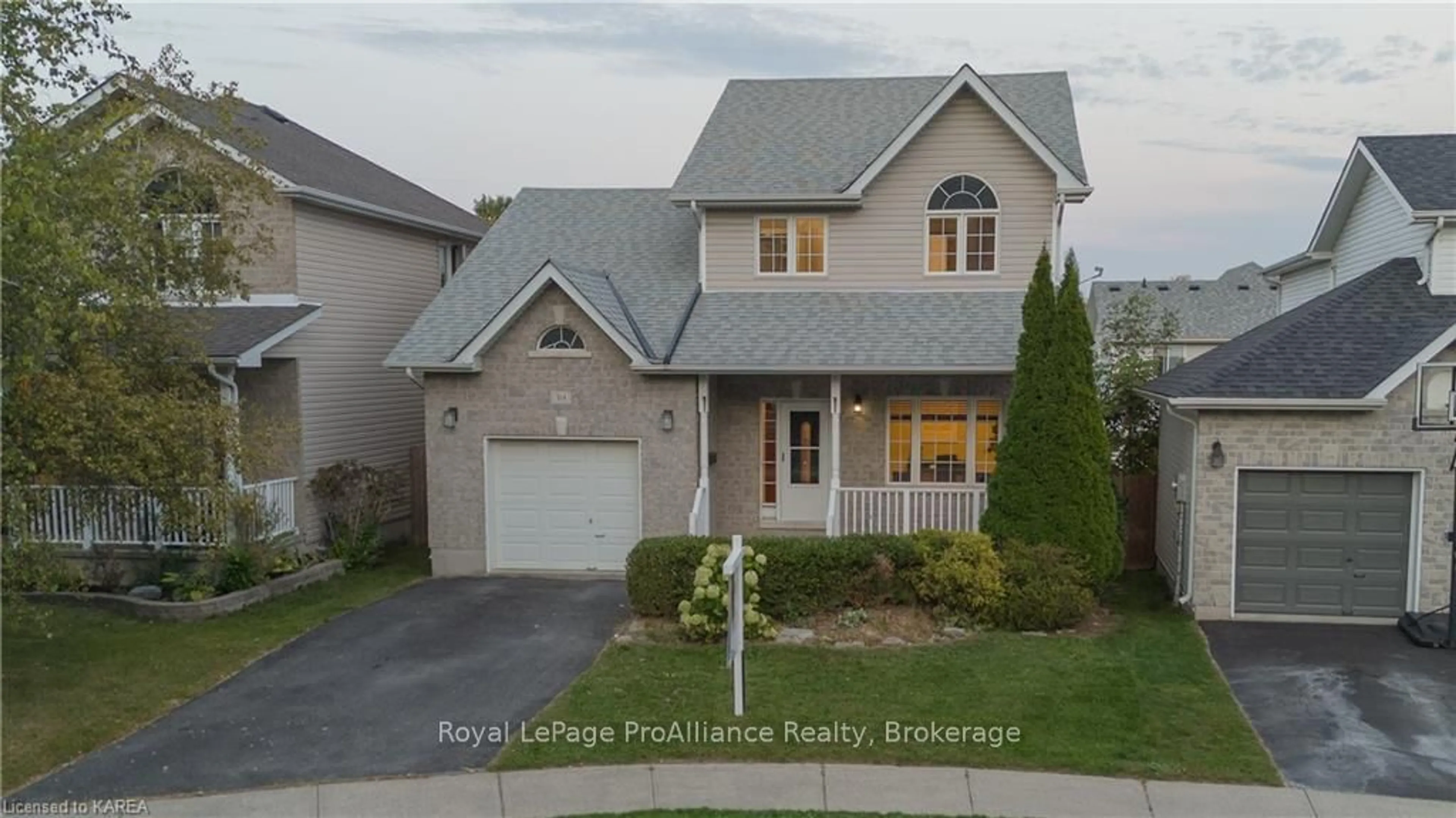 Frontside or backside of a home, the street view for 314 GRANDTRUNK Ave, Kingston Ontario K7M 9E2