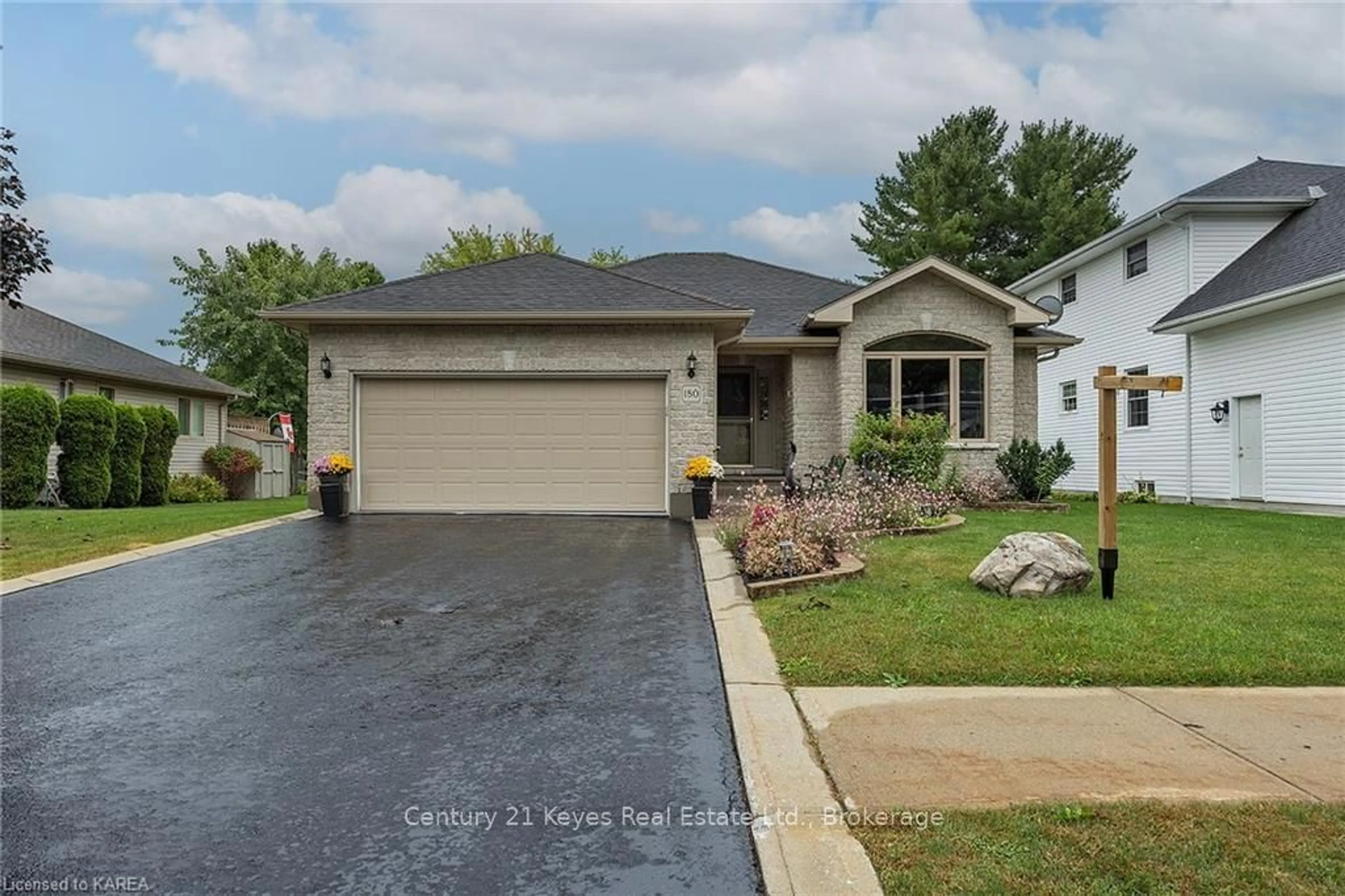 Frontside or backside of a home, the street view for 180 GARFIELD St, Gananoque Ontario K7G 3G2