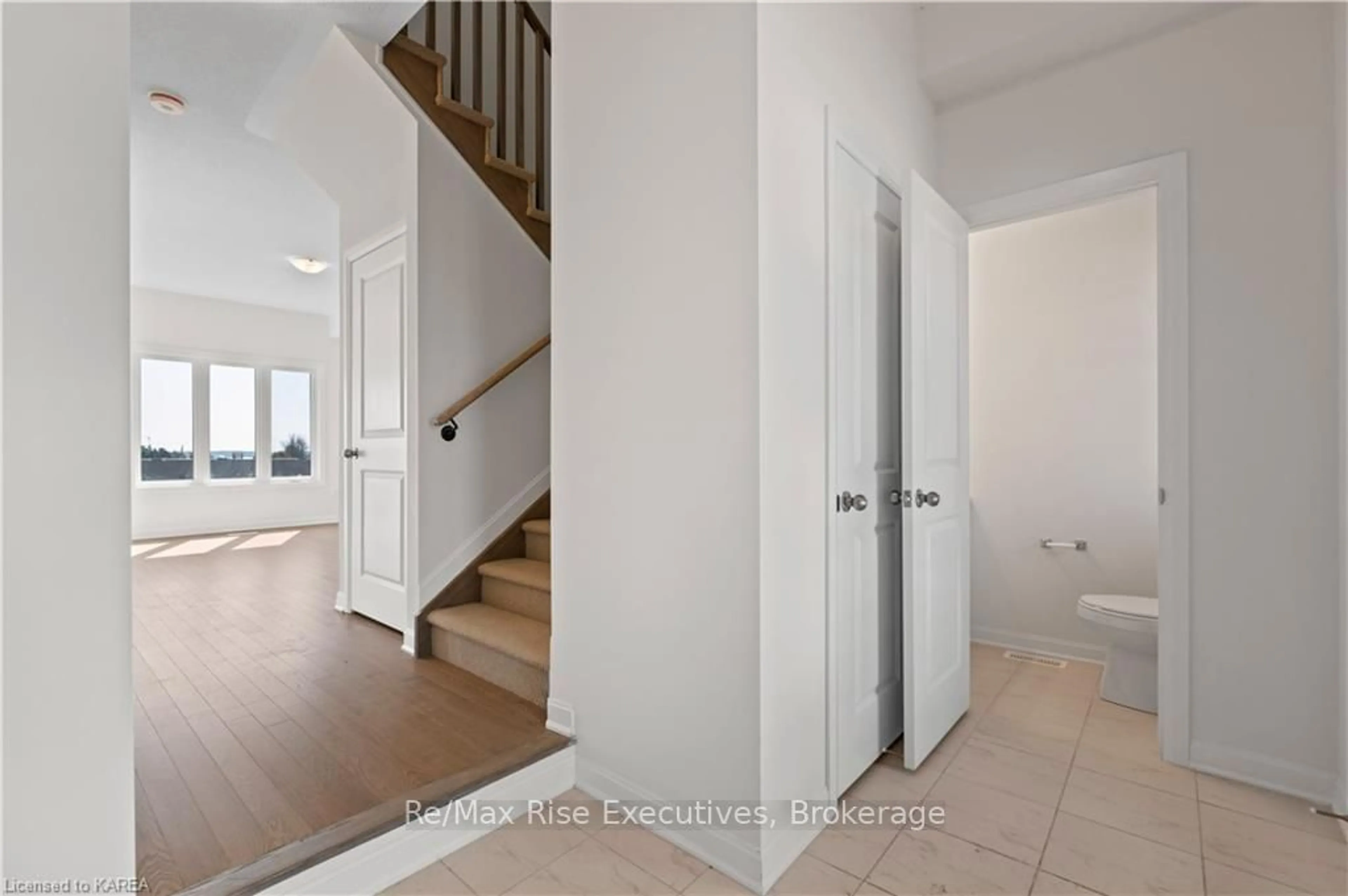 Indoor entryway, wood floors for 119 GILDERSLEEVE Blvd, Loyalist Ontario K0H 1G0