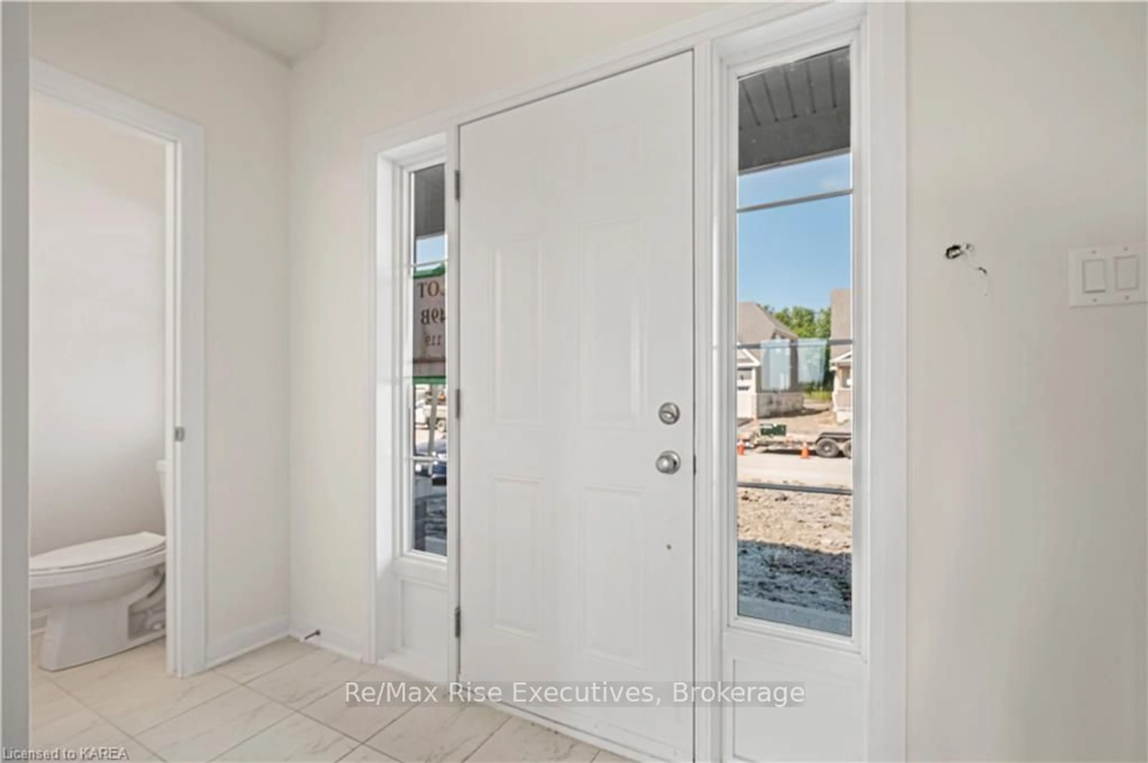 Indoor entryway, wood floors for 119 GILDERSLEEVE Blvd, Loyalist Ontario K0H 1G0