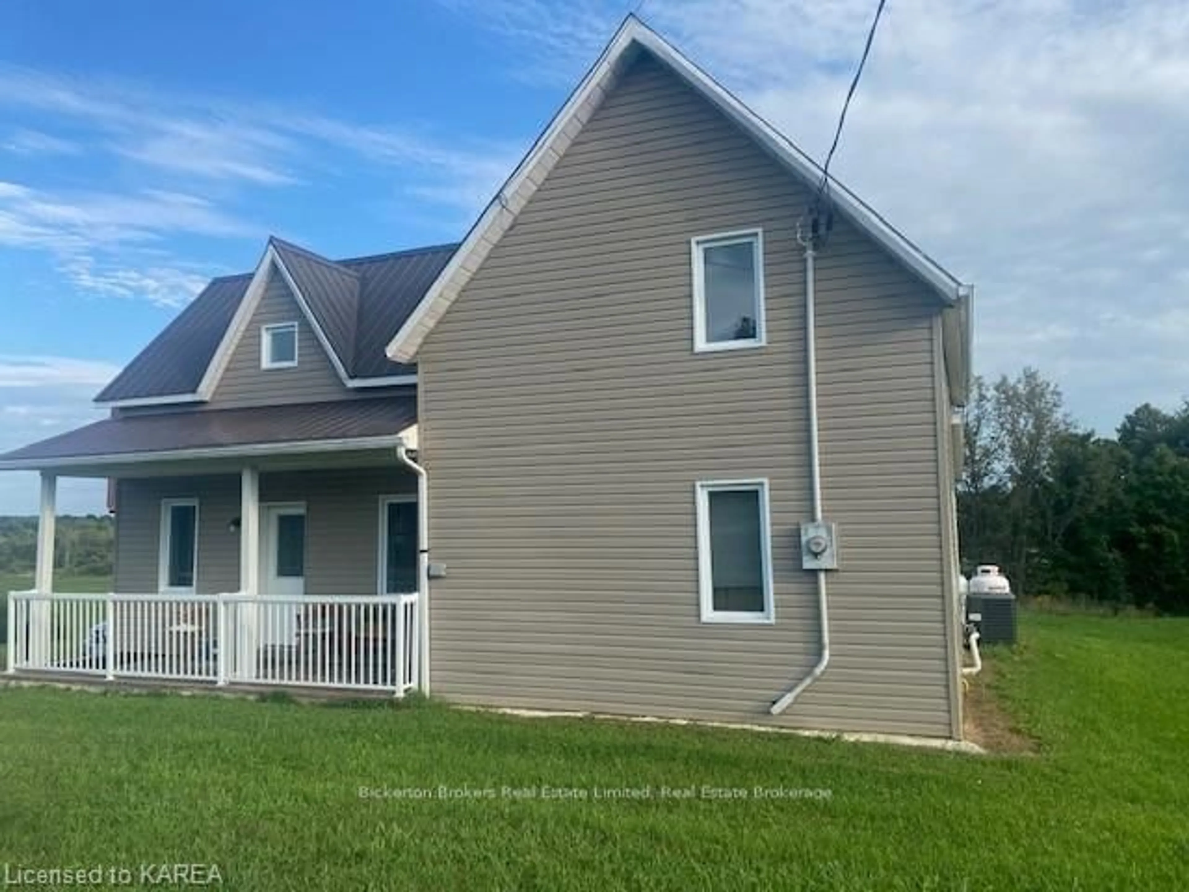 Frontside or backside of a home, the front or back of building for 343 LYNDHURST Rd, Leeds and the Thousand Islands Ontario K0E 1L0