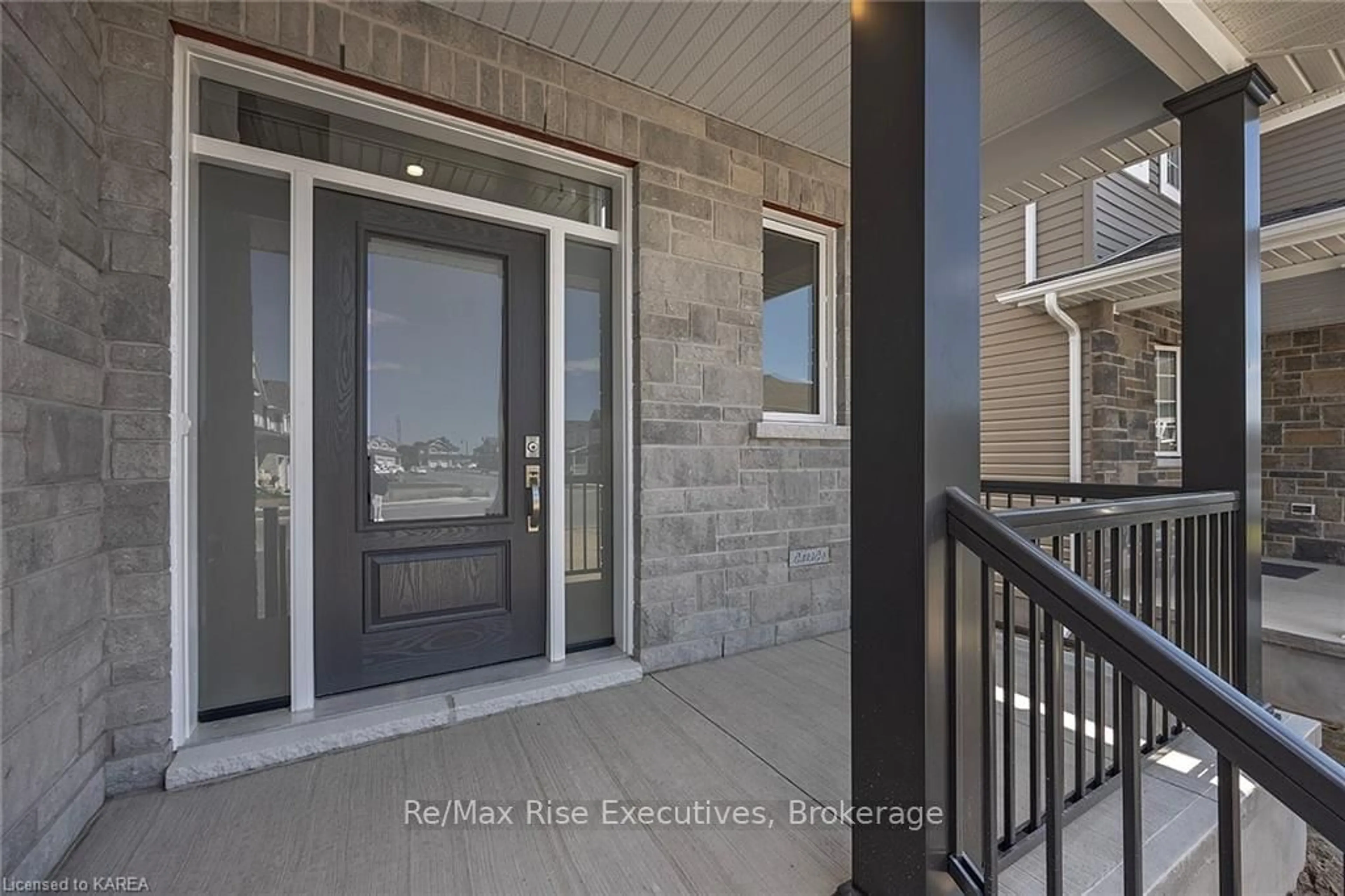 Indoor entryway, cement floor for 1395 MONARCH Dr, Kingston Ontario K7P 0S1