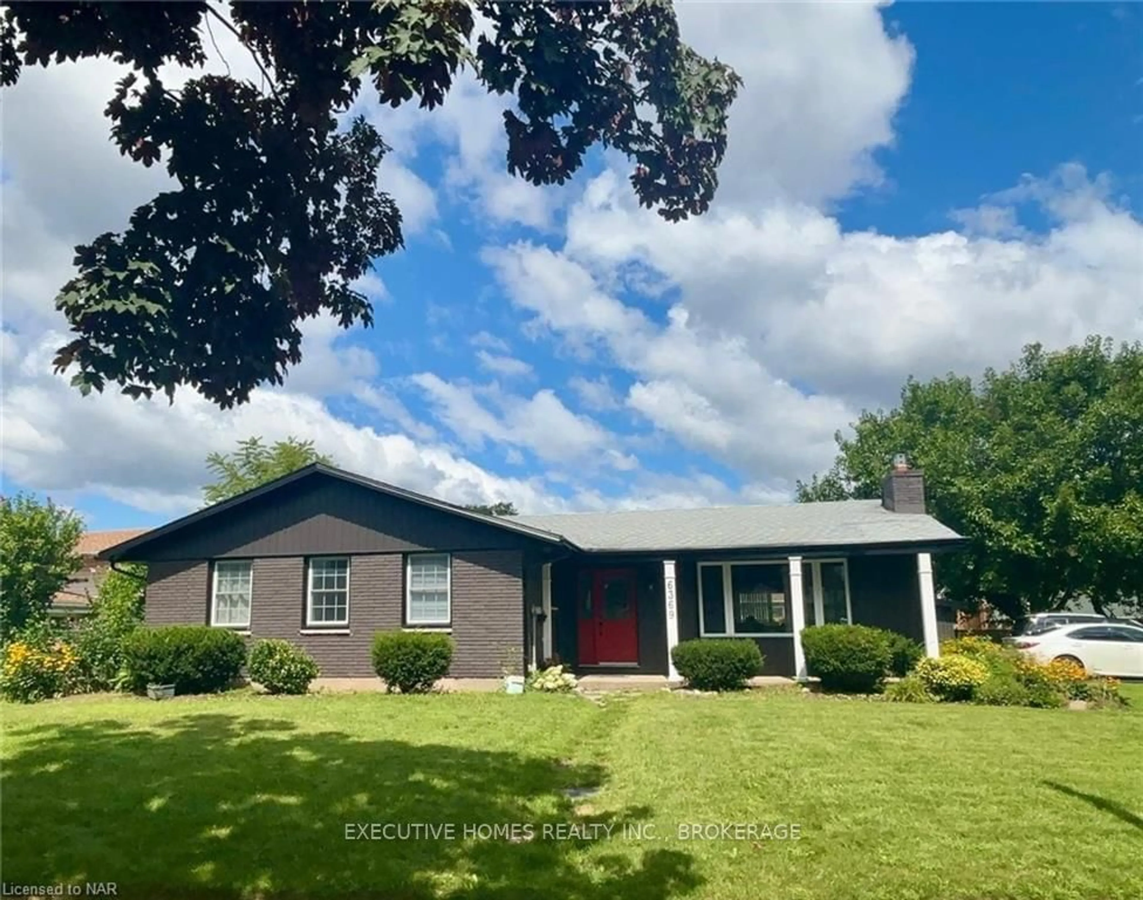 Home with vinyl exterior material for 6369 BRACKEN St, Niagara Falls Ontario L2E 5J5