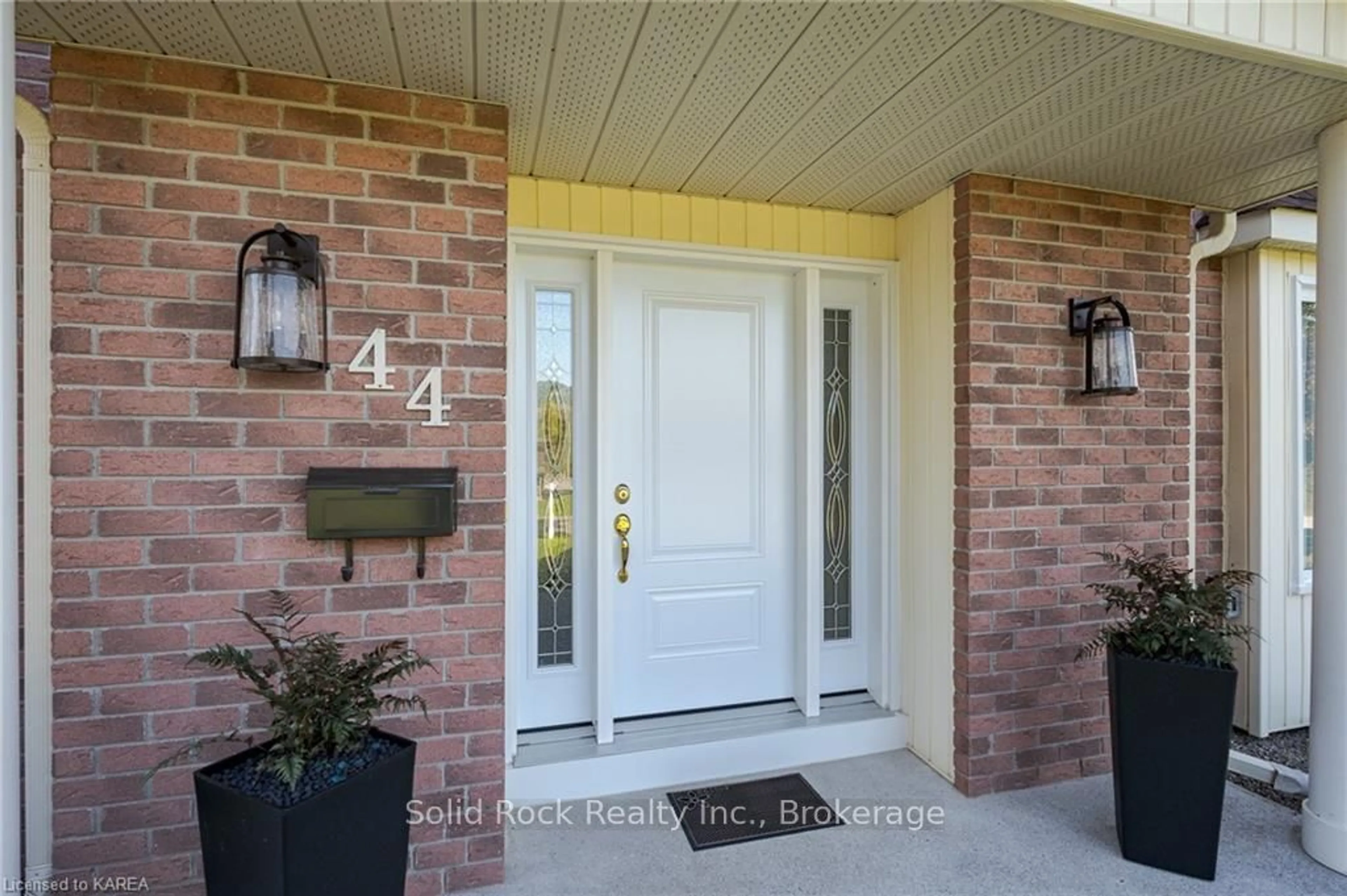 Indoor entryway, wood floors for 44 MCCABE St, Greater Napanee Ontario K7R 3P6