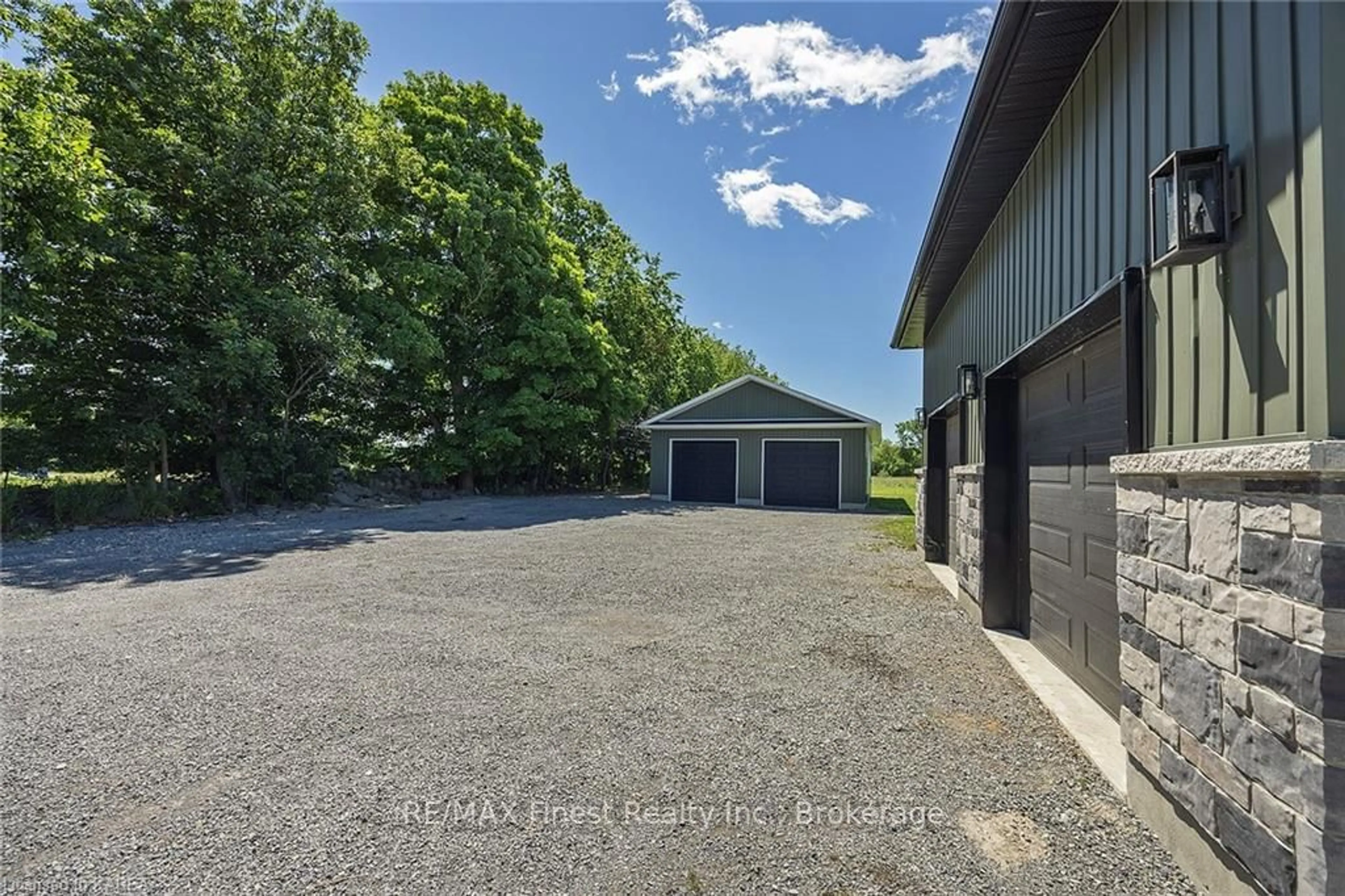 Indoor garage, cement floor for 3541 GREENFIELD Rd, South Frontenac Ontario K0H 1X0