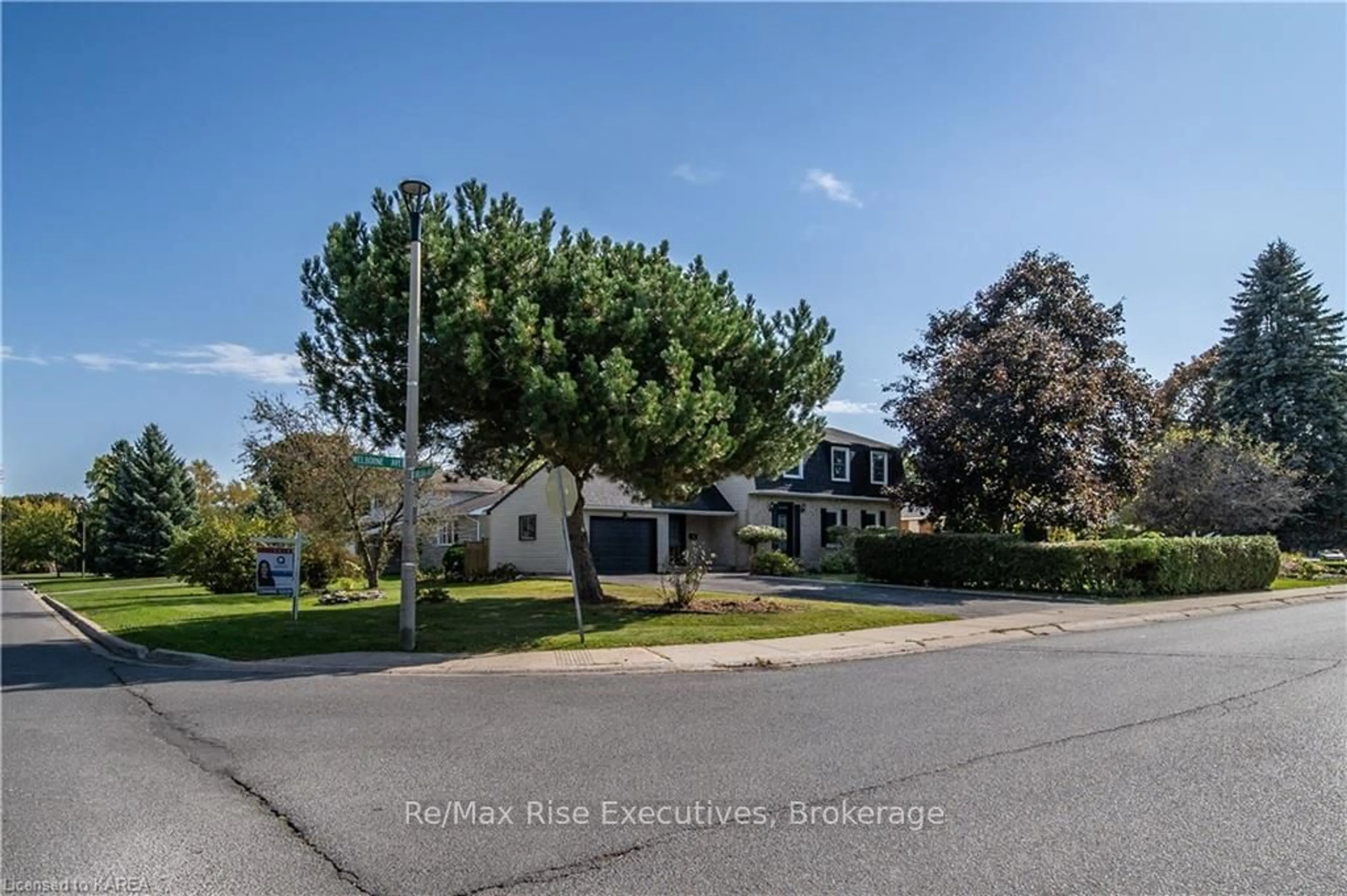 A pic from exterior of the house or condo, the street view for 282 WELBORNE Ave, Kingston Ontario K7M 4G6