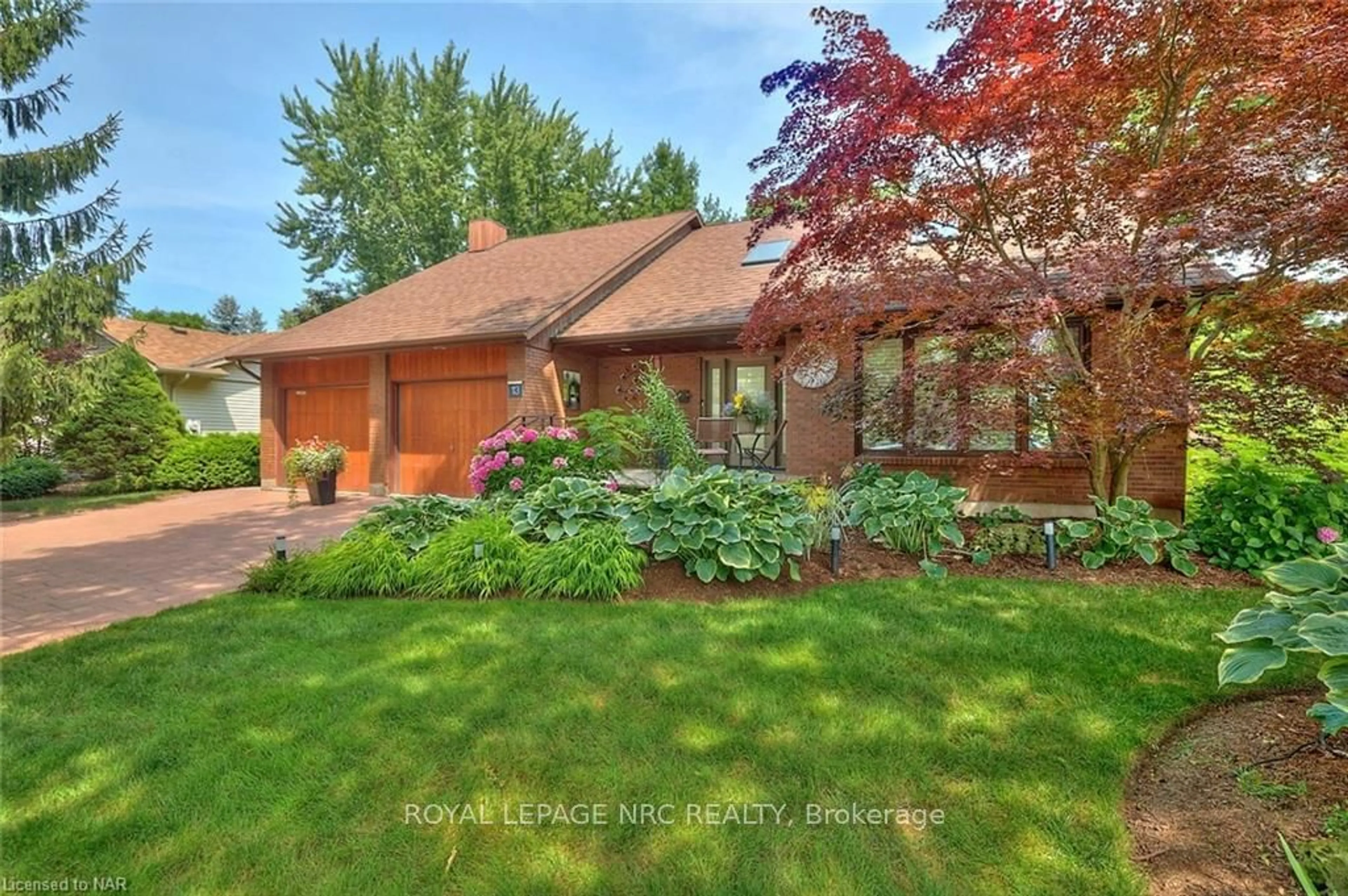 A pic from exterior of the house or condo, the fenced backyard for 13 OAK Dr, Niagara-on-the-Lake Ontario L0S 1J0