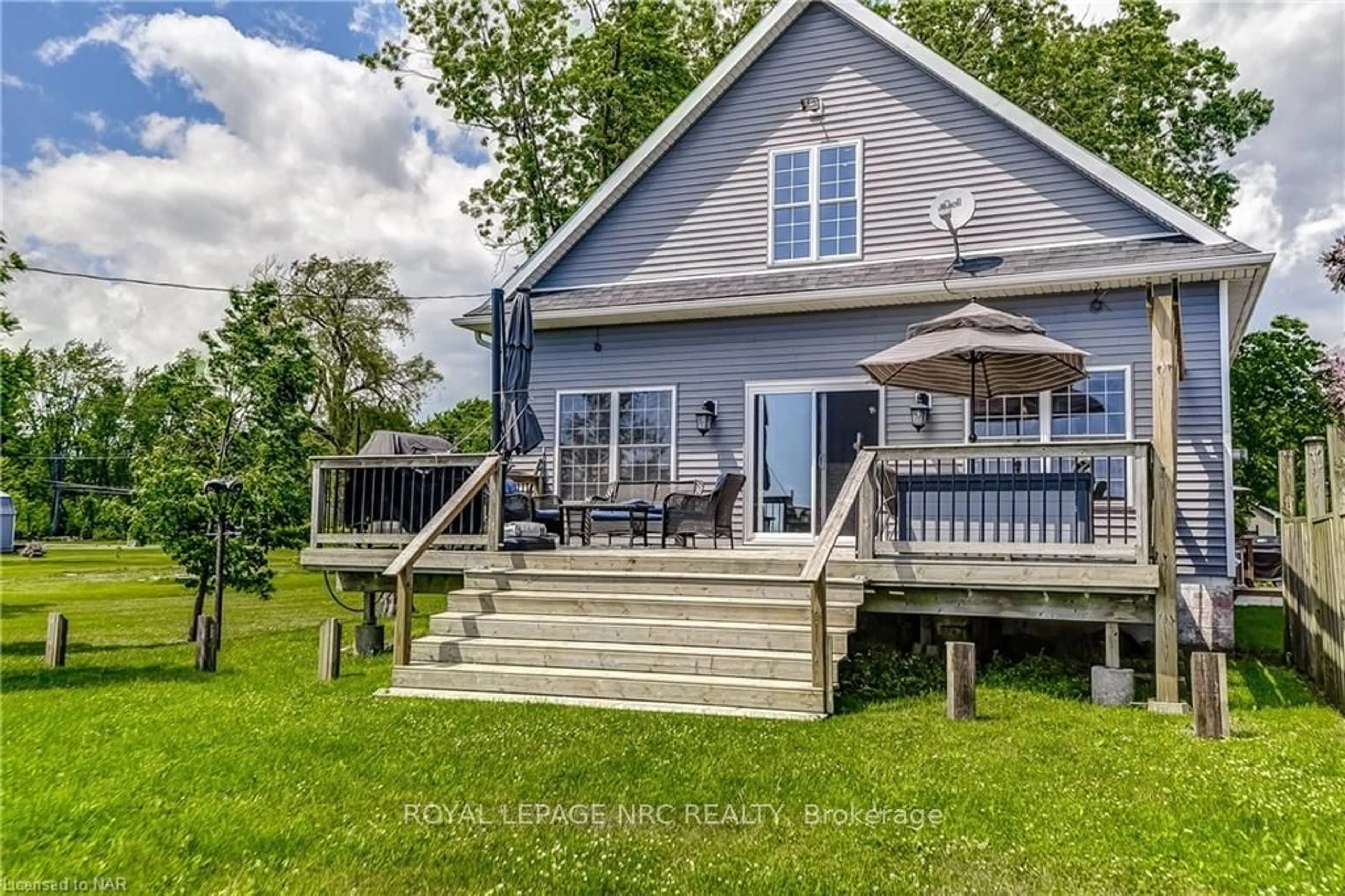 Frontside or backside of a home, cottage for 10849 LAKESHORE Rd, Wainfleet Ontario L3K 5V4