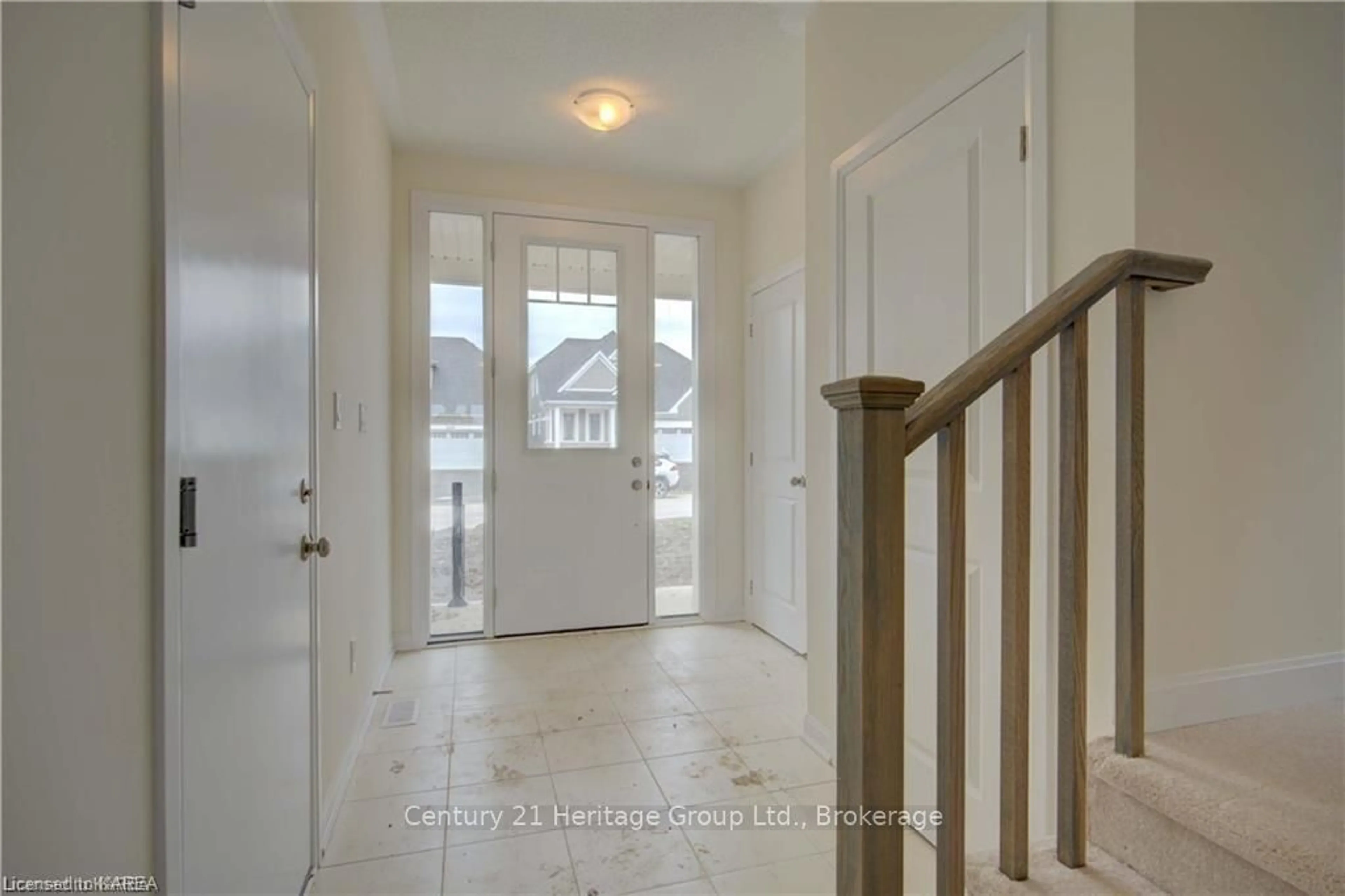 Indoor entryway, wood floors for 12 OAKMONT Dr, Loyalist Ontario K0H 1G0