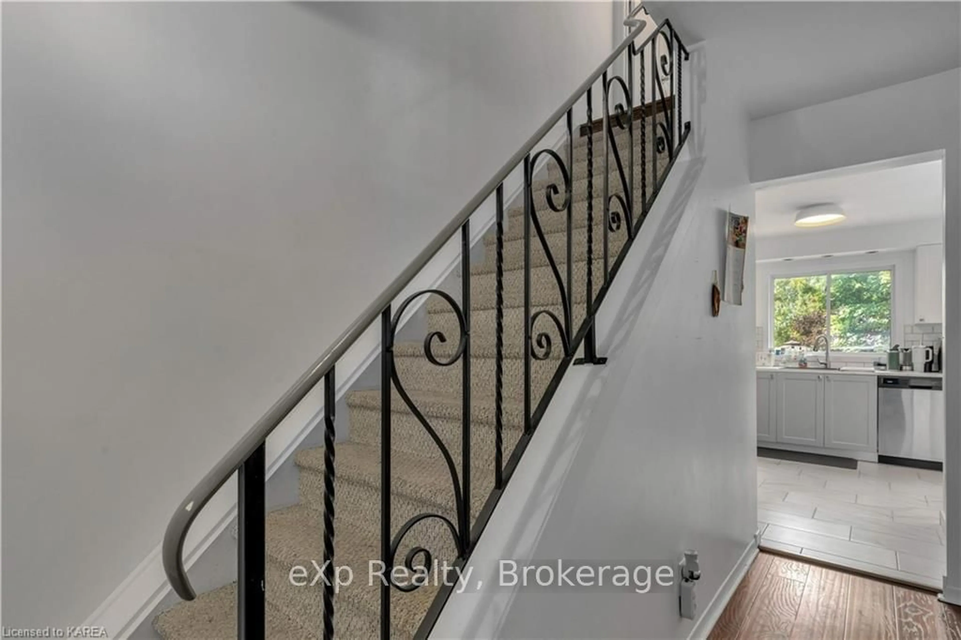 Indoor entryway, wood floors for 601 GAVIN Crt, Kingston Ontario K7M 8B7