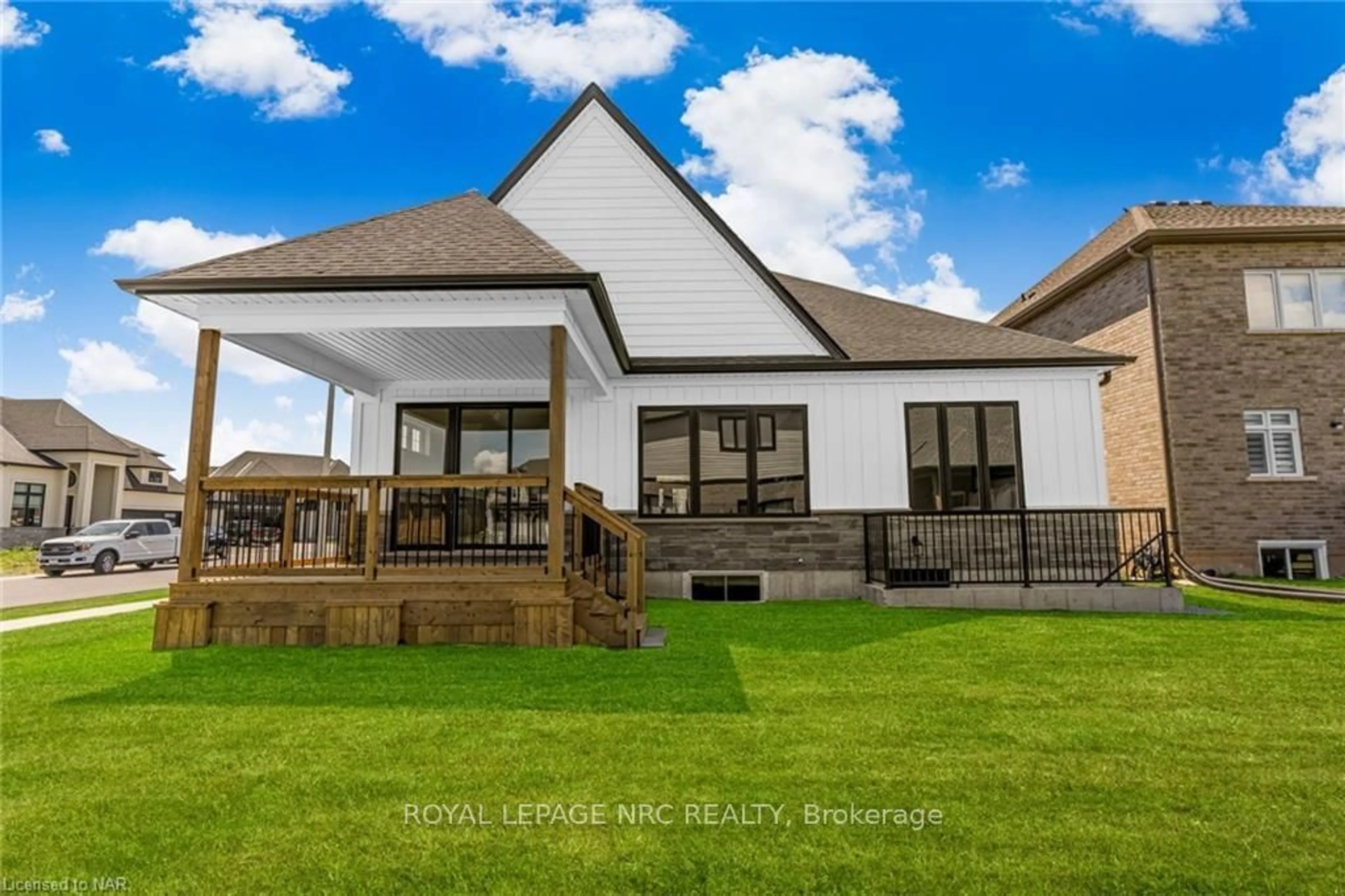 Frontside or backside of a home, cottage for 7490 SHERRILEE Cres, Niagara Falls Ontario L2H 2Y6