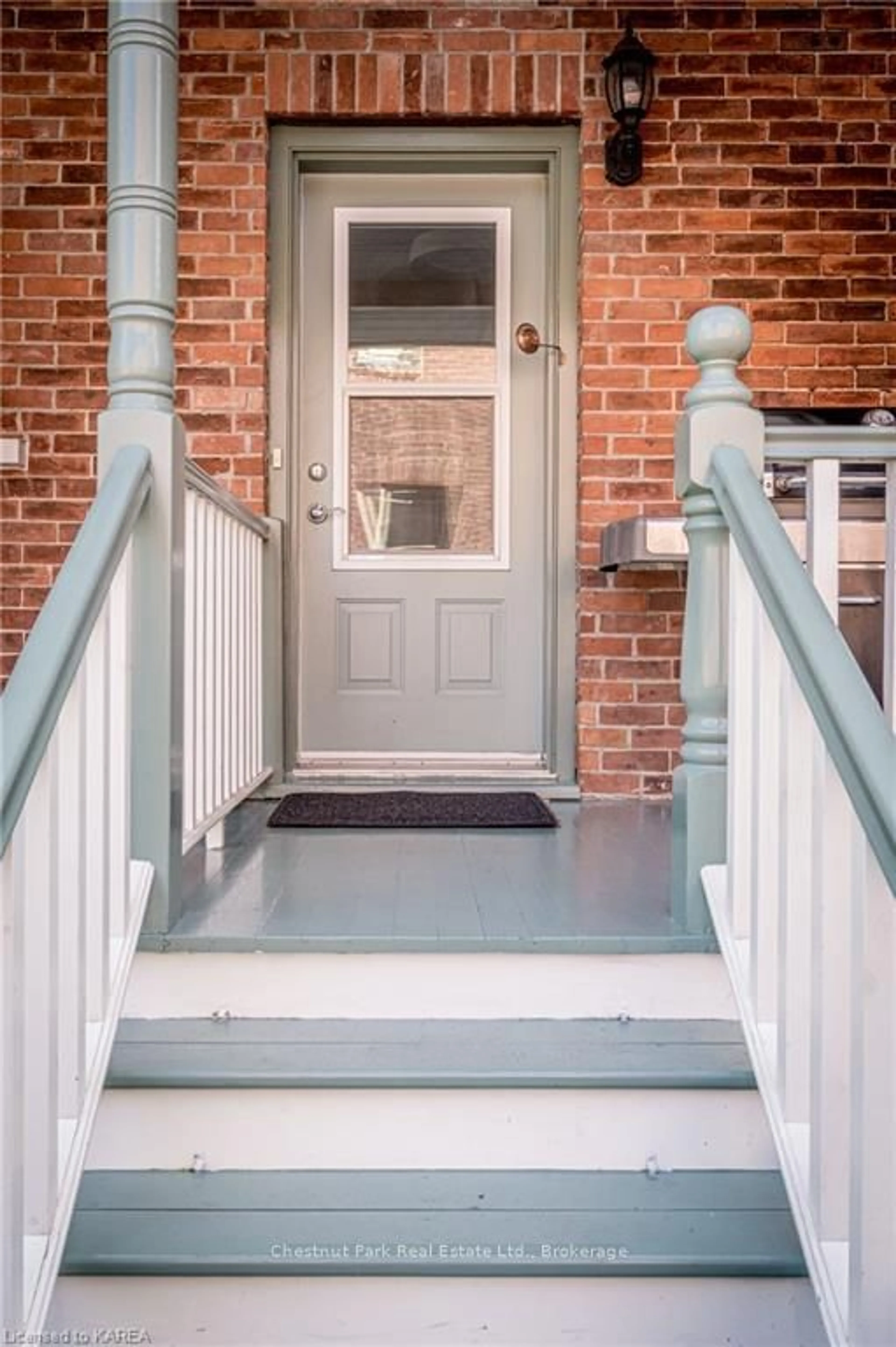 Indoor entryway, wood floors for 419 ALBERT St, Kingston Ontario K7L 3W4