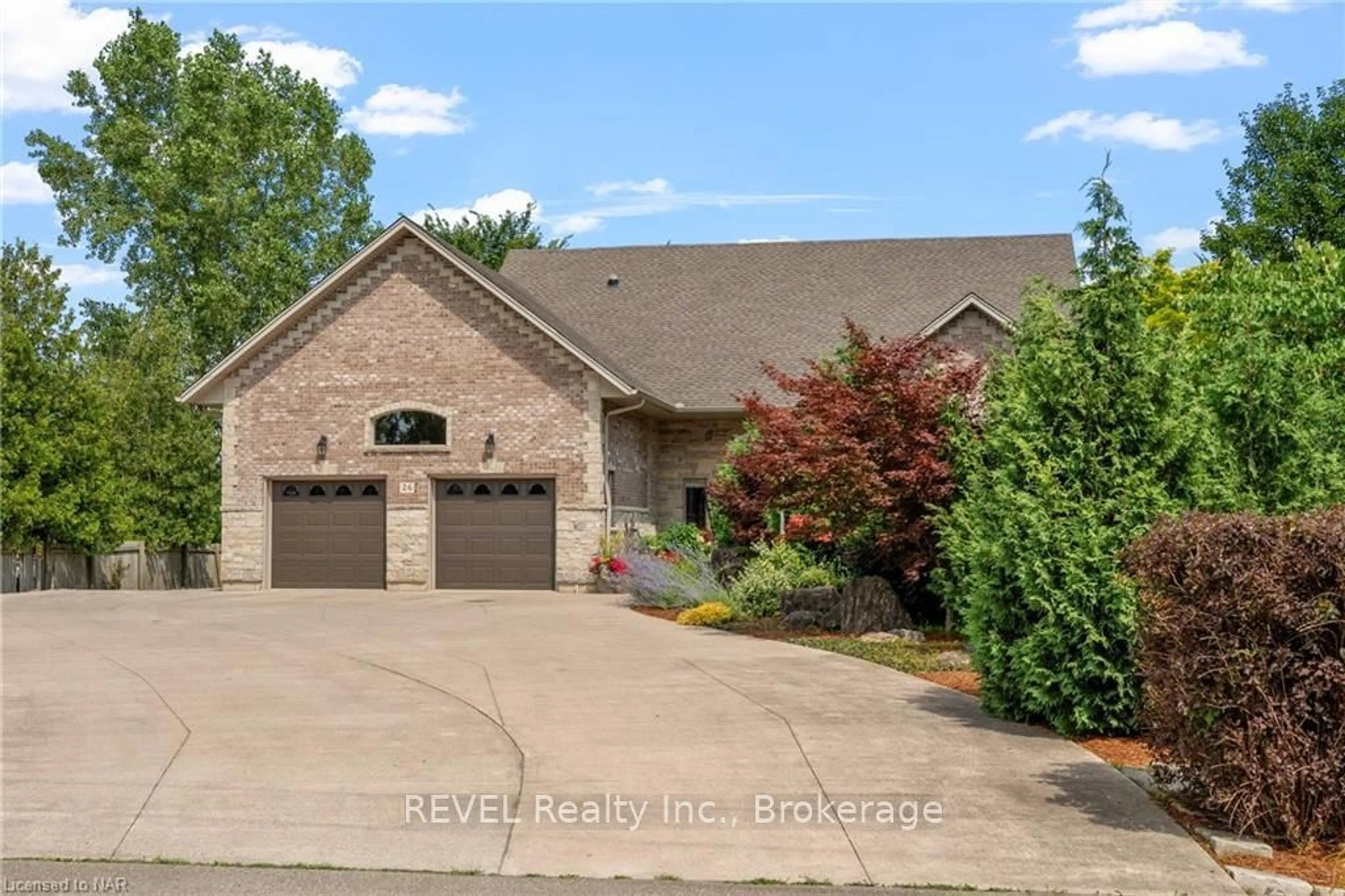 Frontside or backside of a home, the street view for 26 KINGSWAY St, Welland Ontario L3B 3N8